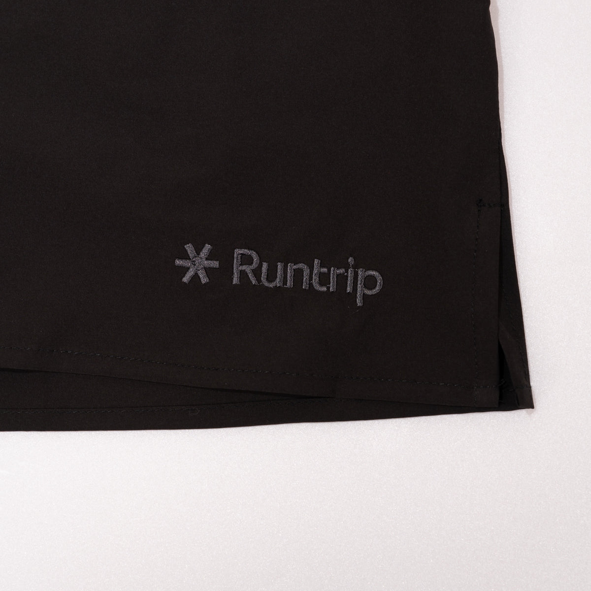 JINGER × Runtrip マルチポケット付きランニングパンツ (Unisex)
