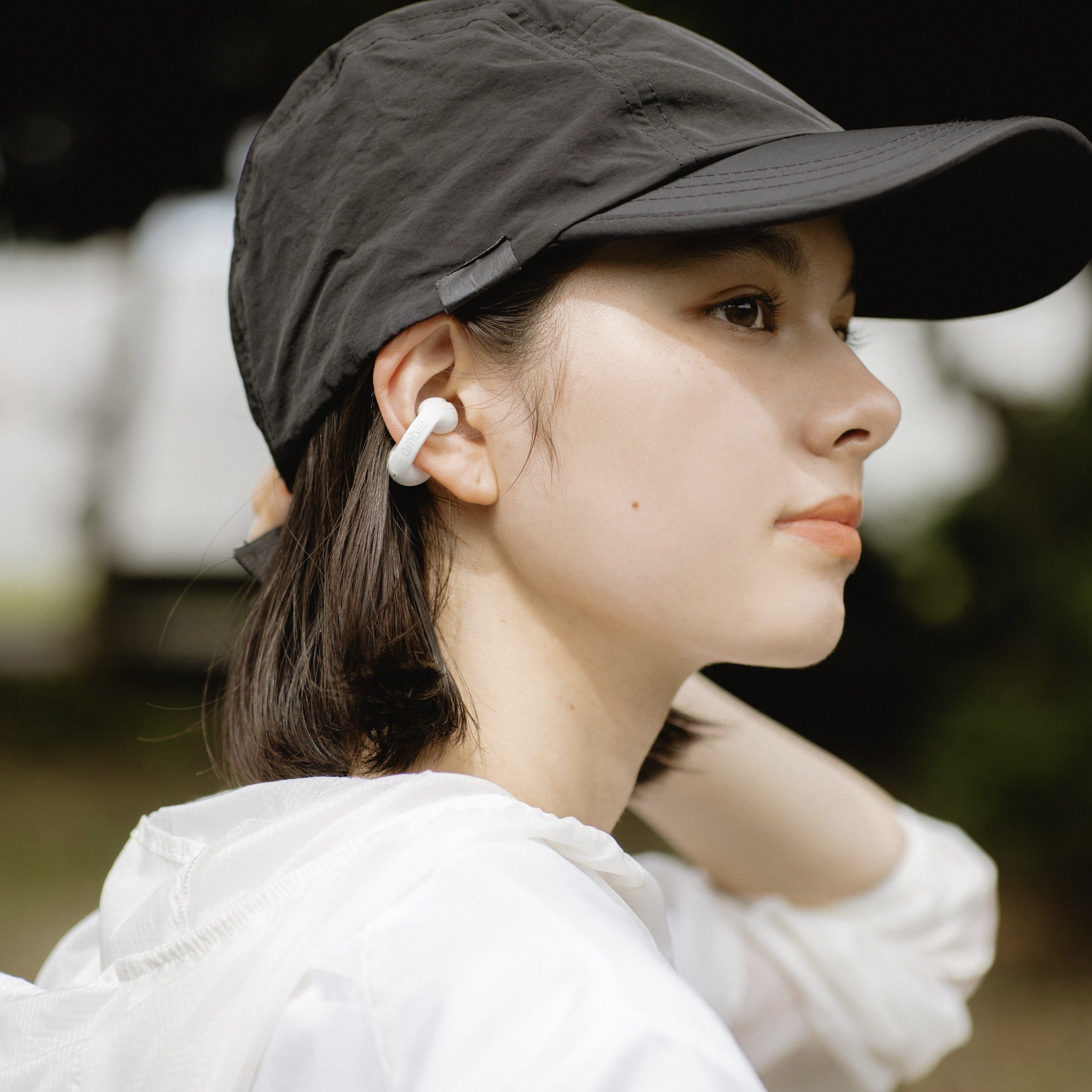ambie sound earcuffs New Model｜耳をふさがない完全ワイヤレス