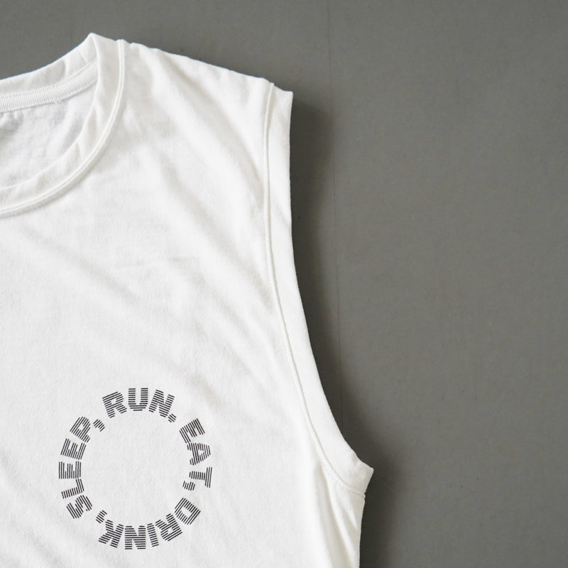 EAT DRINK SLEEP RUN / Circle Logo Sleeve-less Tee (White)