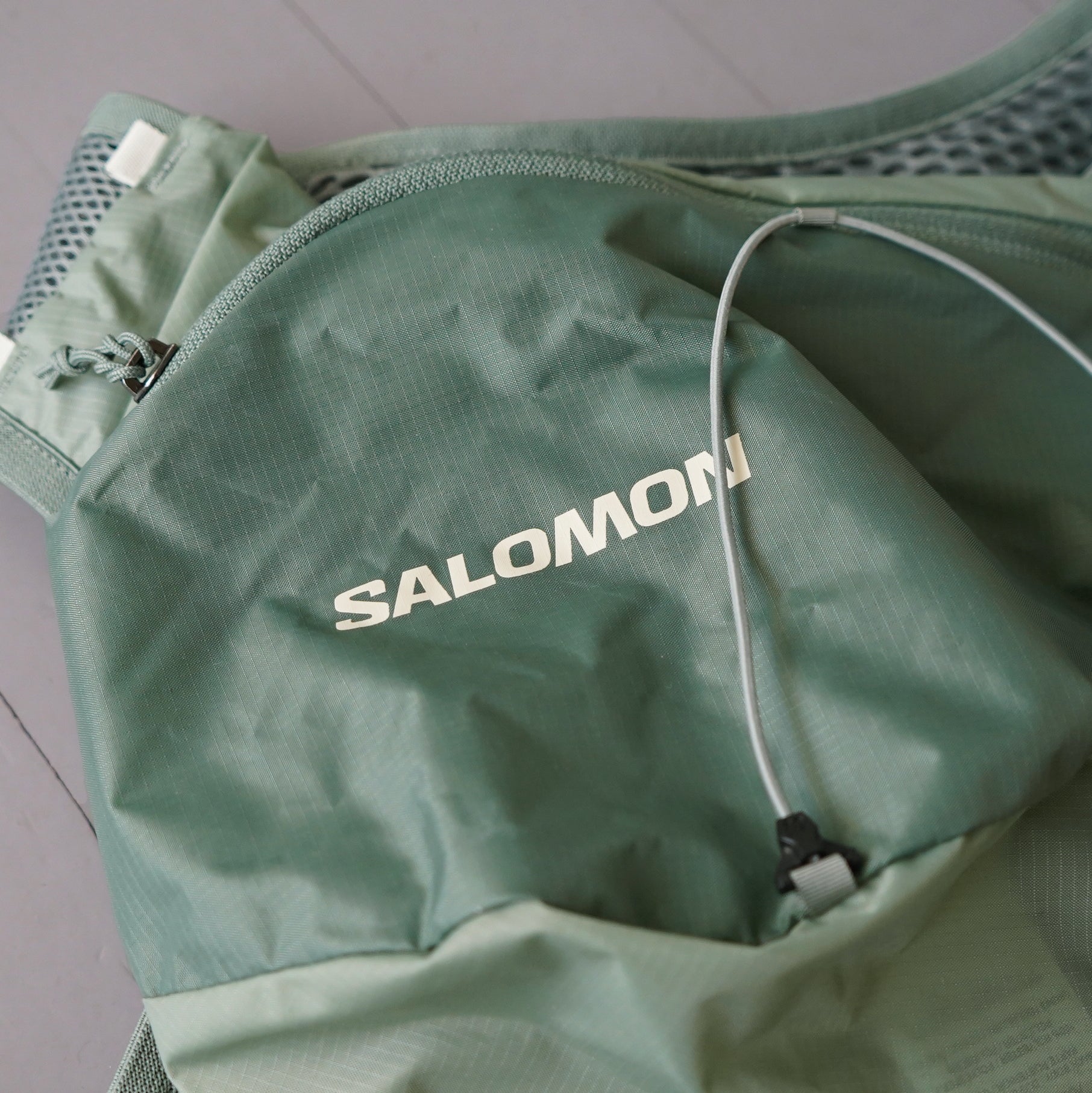 SALOMON ACTIVE SKIN 8 SET ユニセックス ランニングベスト（フラスク付）