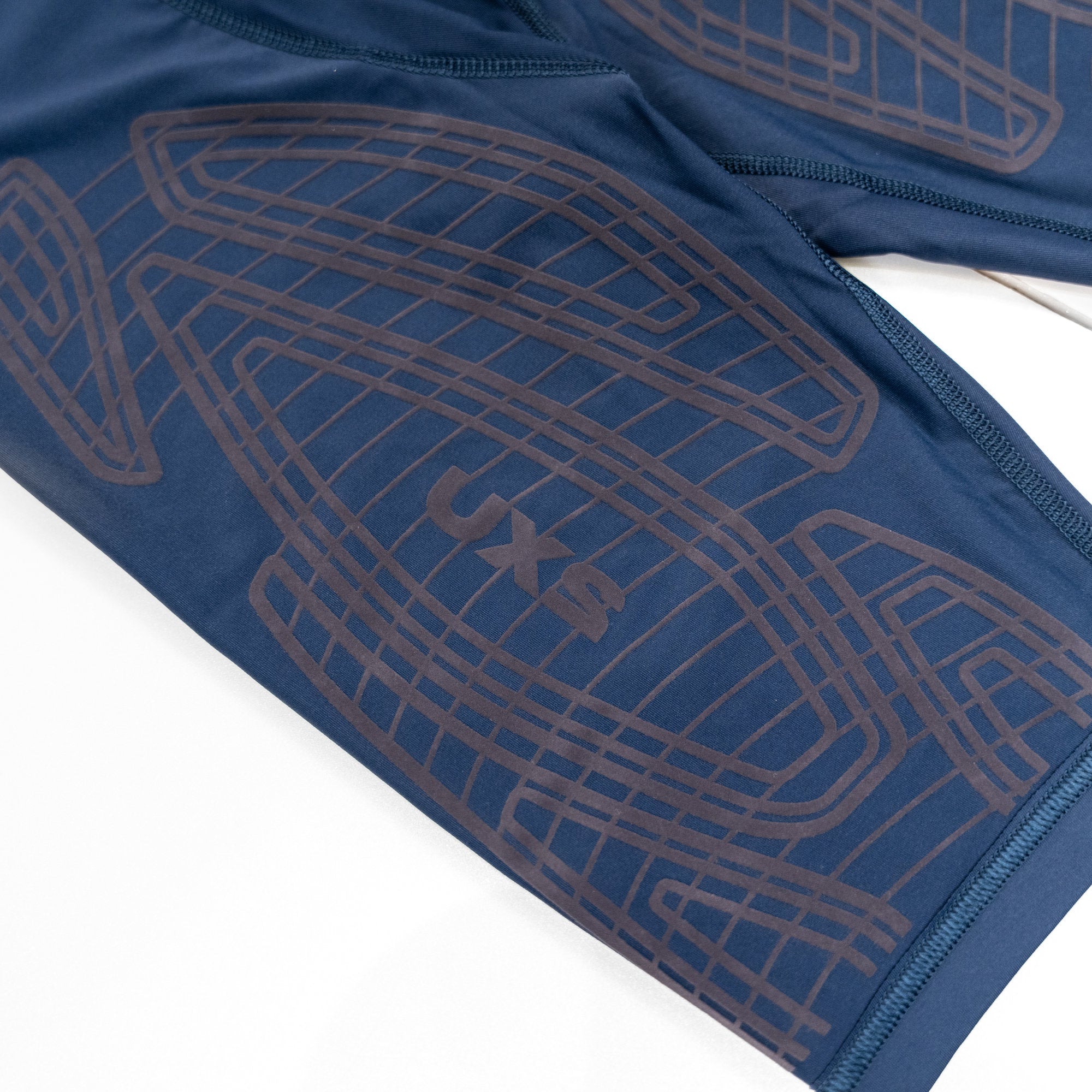 2XU × Runtrip エリートMCS ランコンプレッションレースショートタイツ (MDN / WHT)