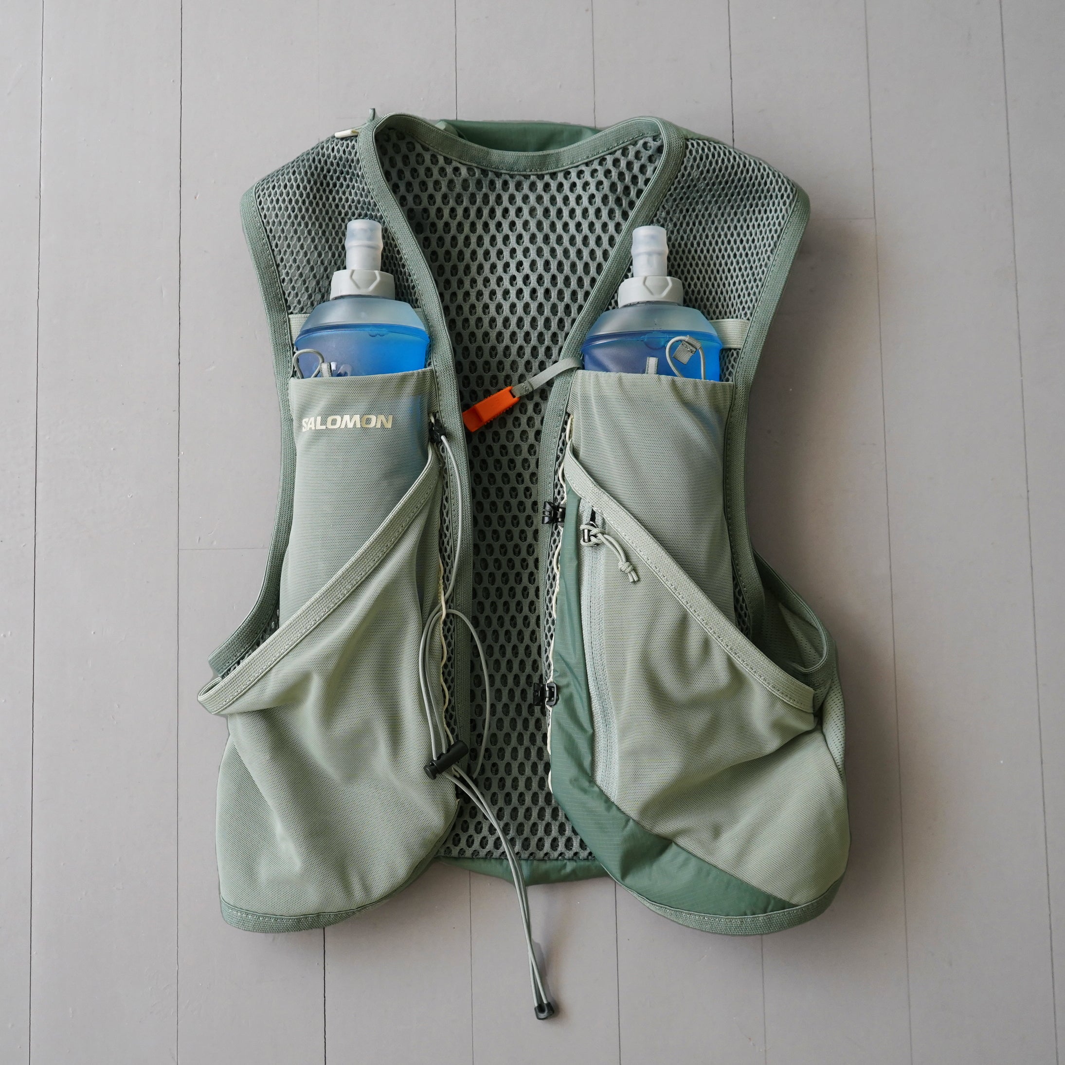 SALOMON ACTIVE SKIN 8 ユニセックス ランニングベスト（フラスク付