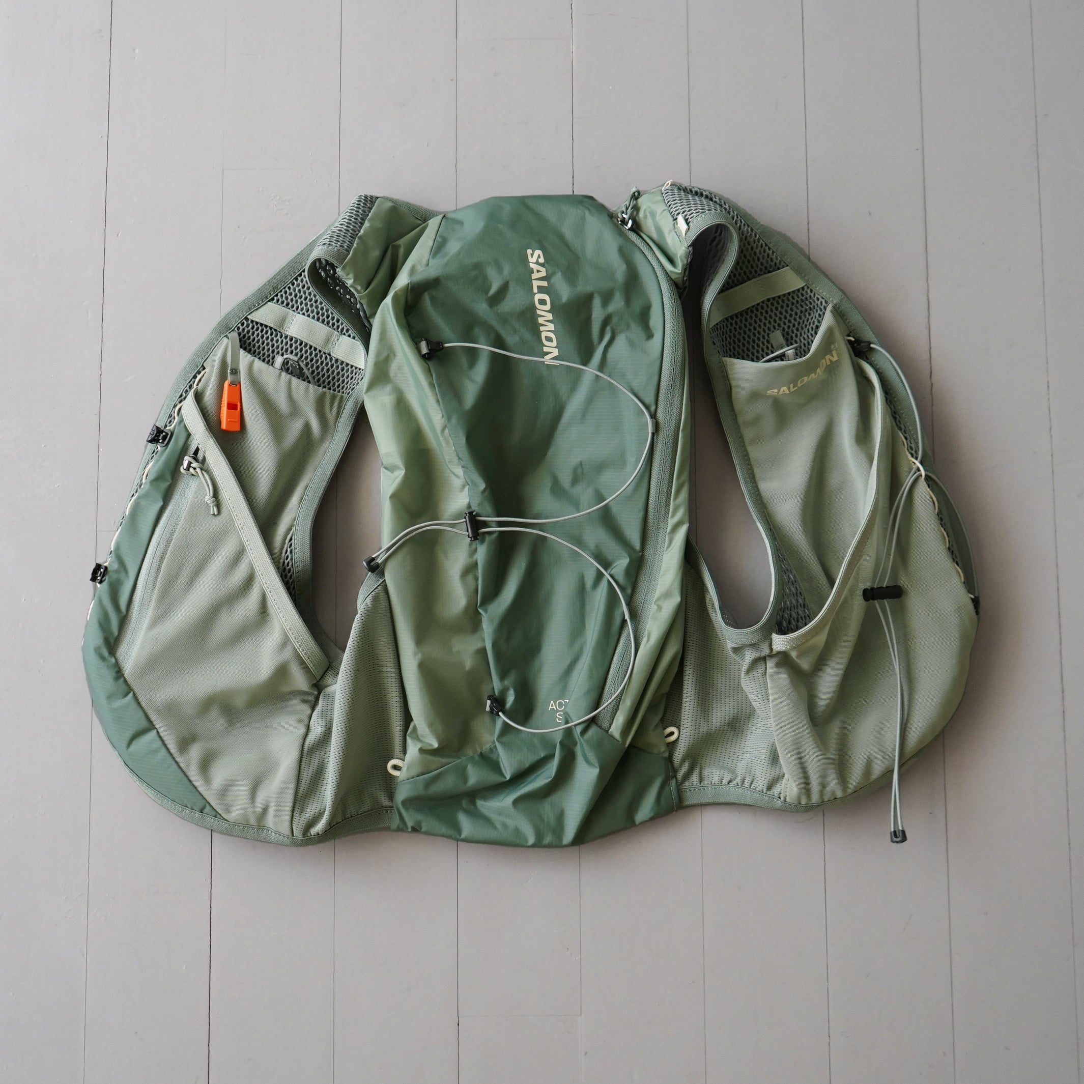 SALOMON ACTIVE SKIN 8 SET ユニセックス ランニングベスト（フラスク付）