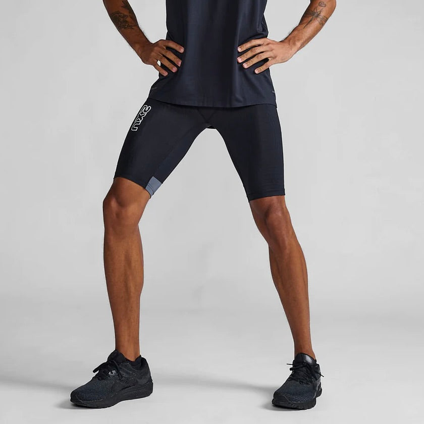 2XU | MCS メンズ ライトスピード リアクト コンプレッションショート