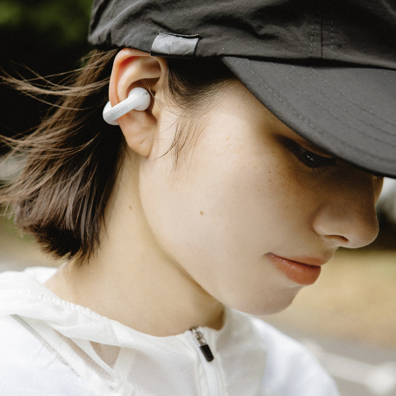 ambie sound earcuffs New Model｜耳をふさがない完全ワイヤレスイヤホン AM-TW02