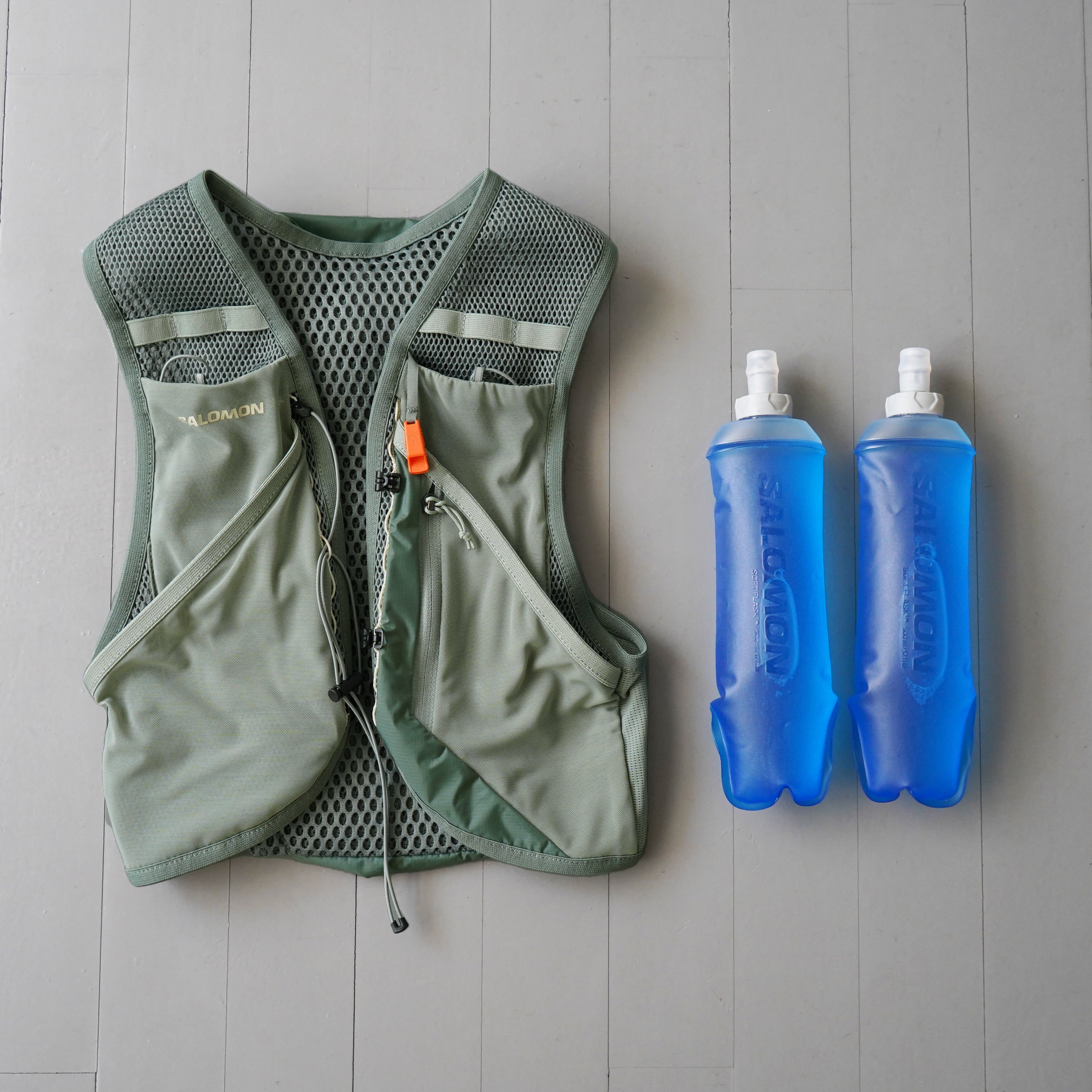 SALOMON ACTIVE SKIN 8 SET ユニセックス ランニングベスト（フラスク付）