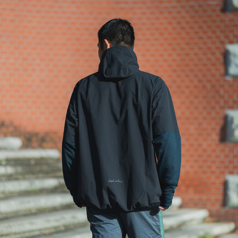 THE RUNNING JACKET by Runtrip Pull Over (Black)