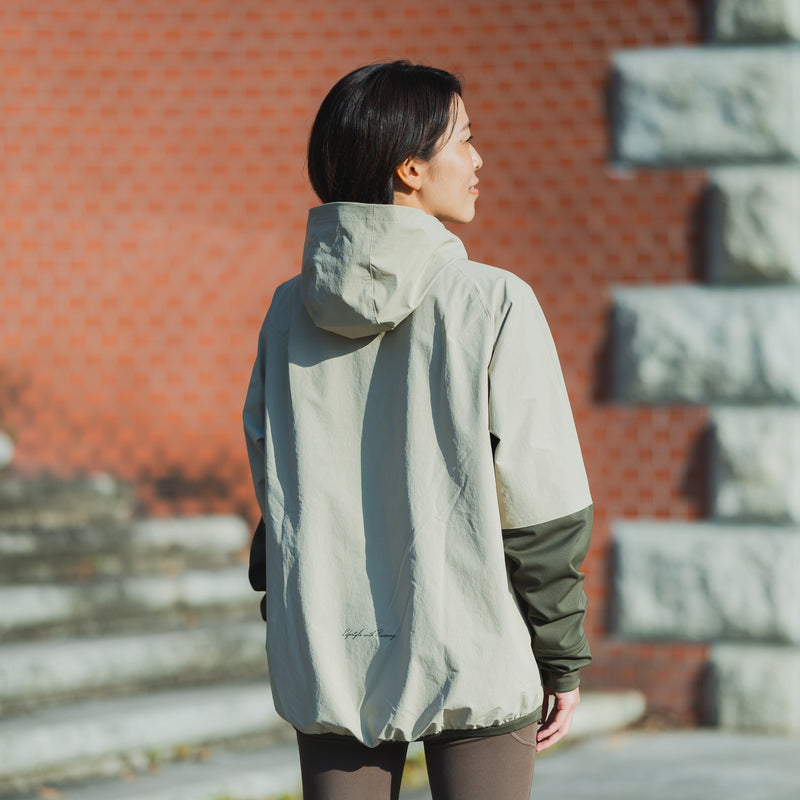 THE RUNNING JACKET by Runtrip Pull Over (Beige)