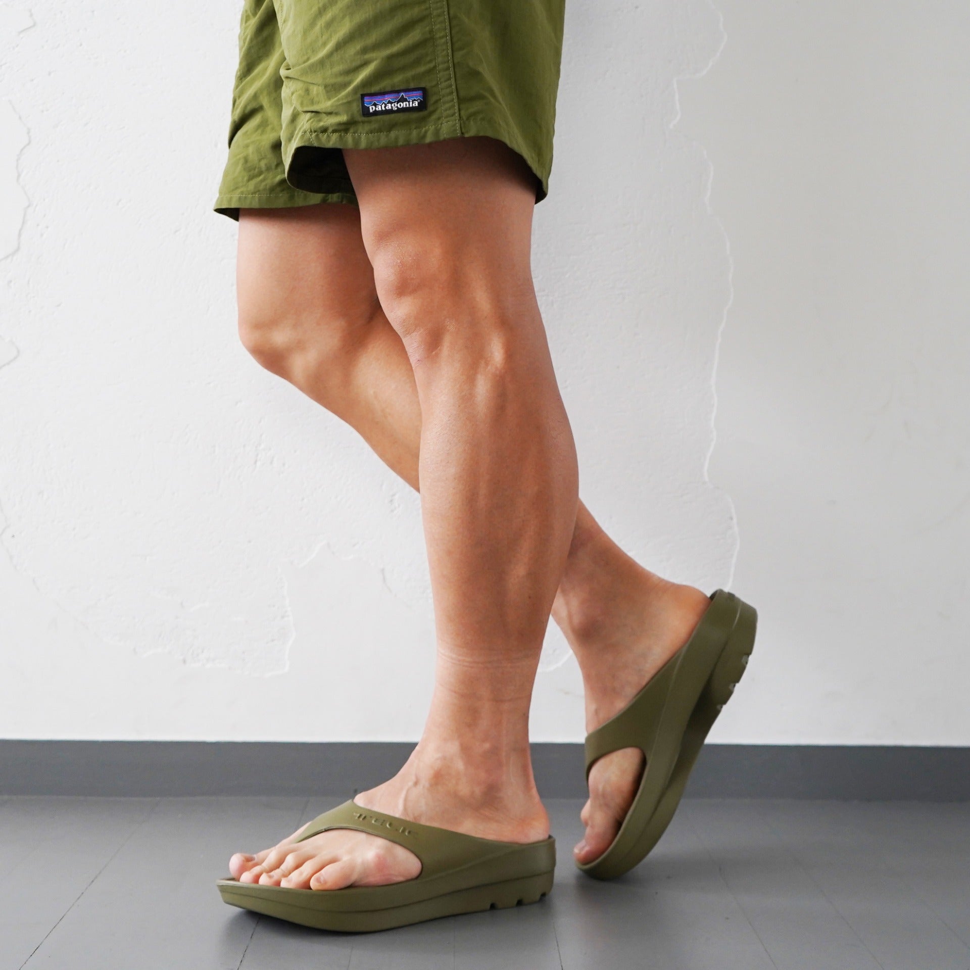  SLIPPER オリーブサンダル TELICリカバリーサンダル（テリック）W-FLIPFLOP（オリーブ）| Runtrip