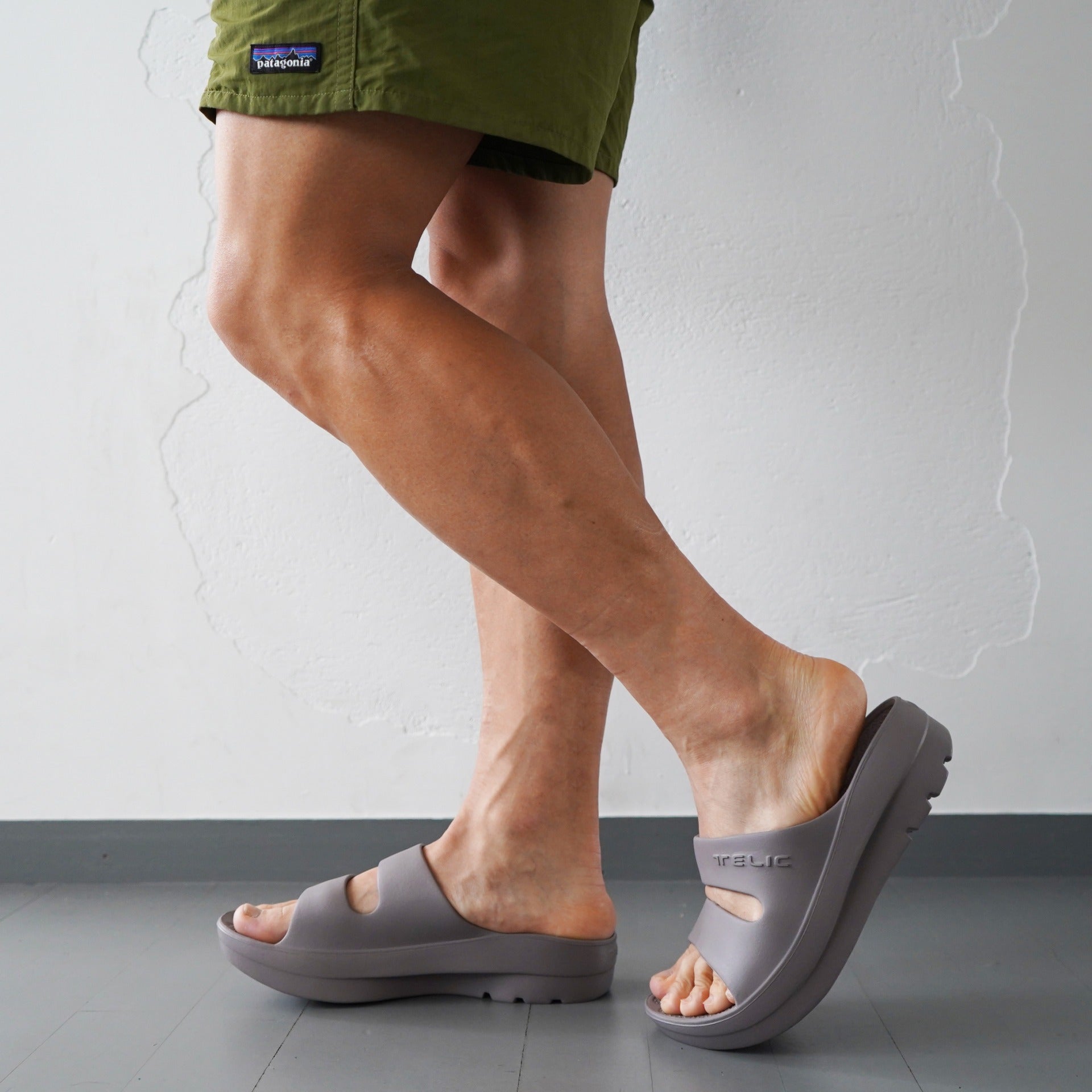 TELICリカバリーサンダル（テリック）W-STRAP (アッシュグレイ