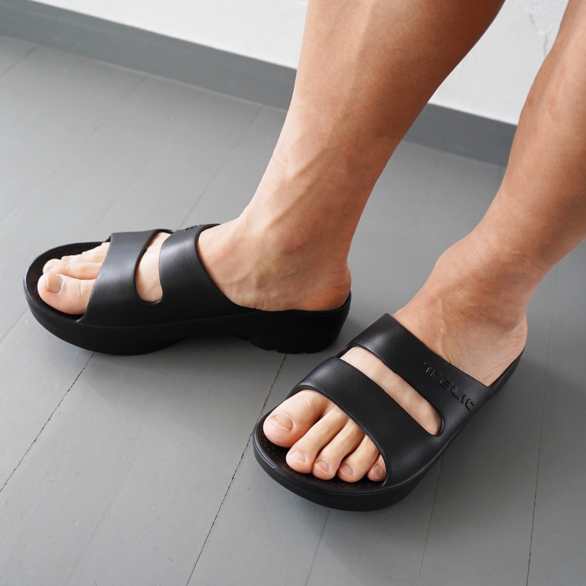 TELICリカバリーサンダル W-STRAP (Black)