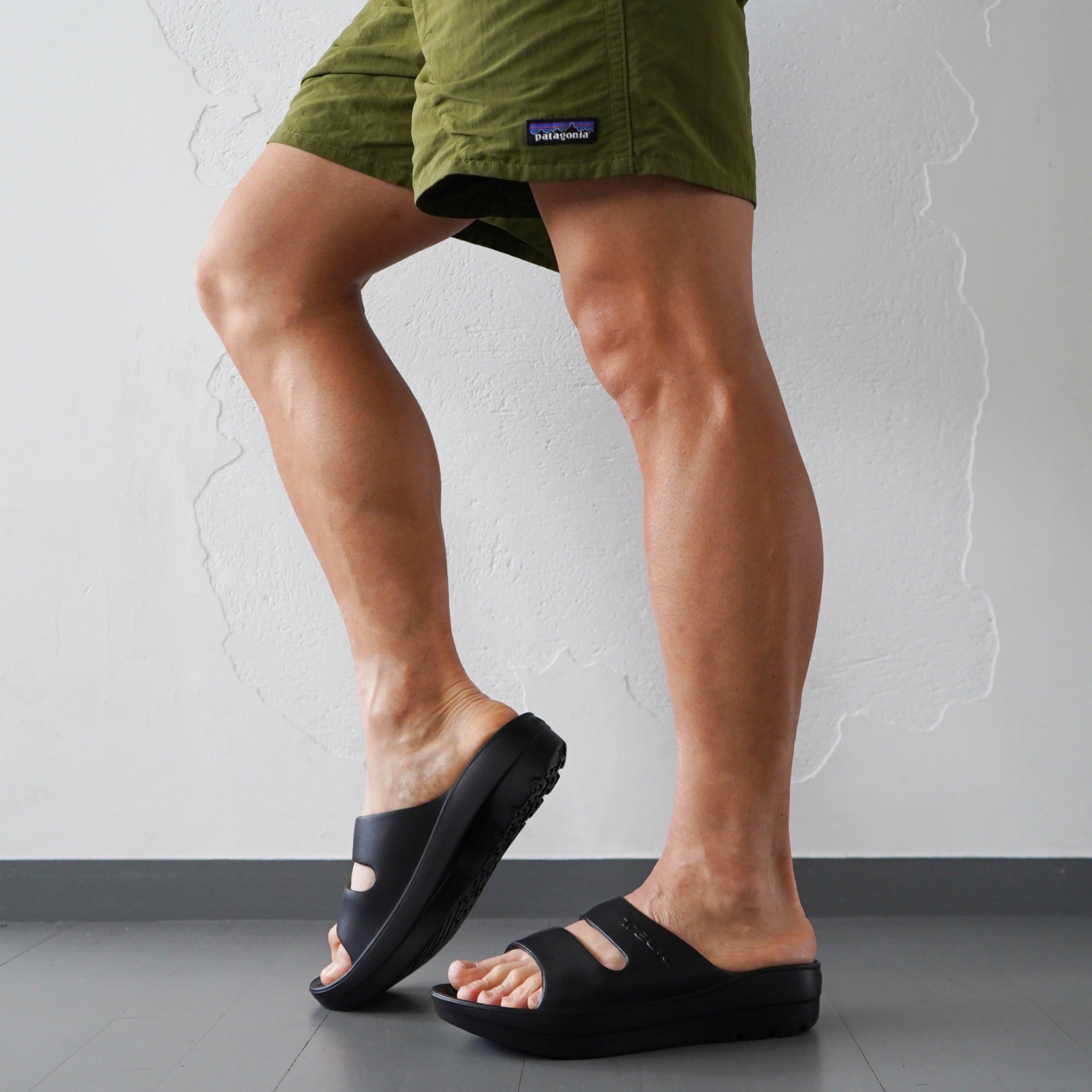 TELICリカバリーサンダル W-STRAP (Black)