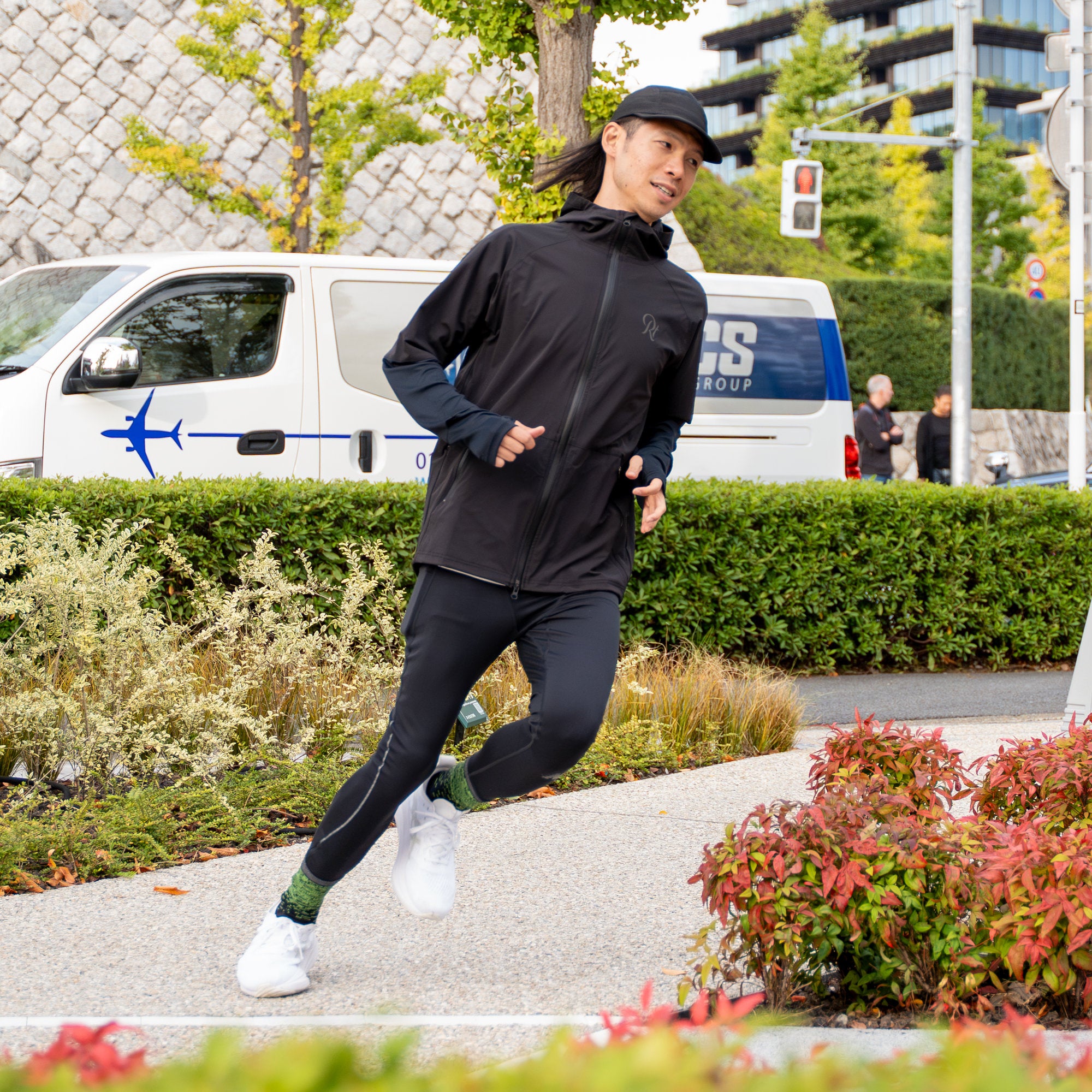 THE RUNNING JACKET by Runtrip Full Zip (Black)
