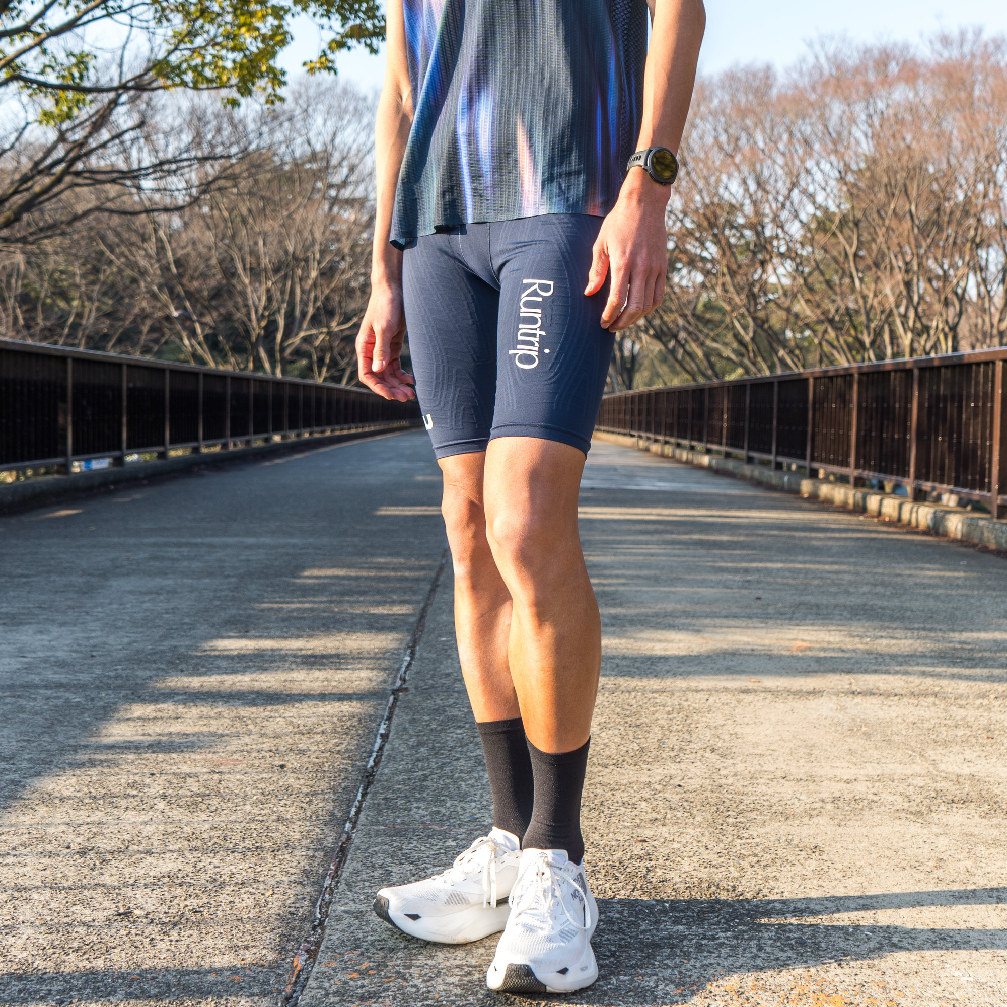 2XU × Runtrip エリートMCS ランコンプレッションレースショートタイツ (MDN / WHT)