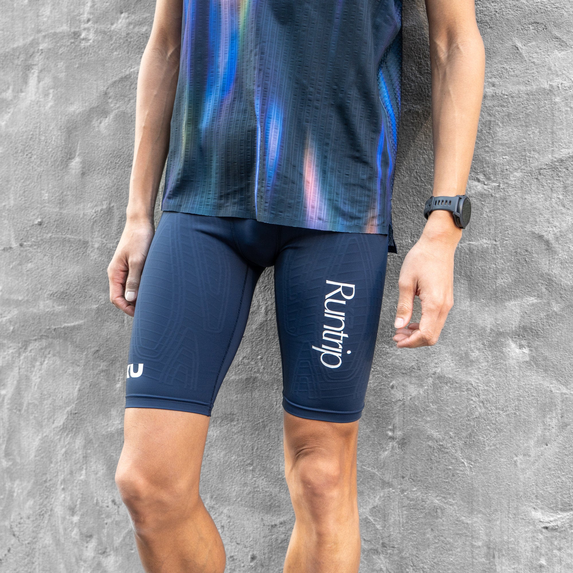 2XU × Runtrip エリートMCS ランコンプレッションレースショートタイツ (MDN / WHT)