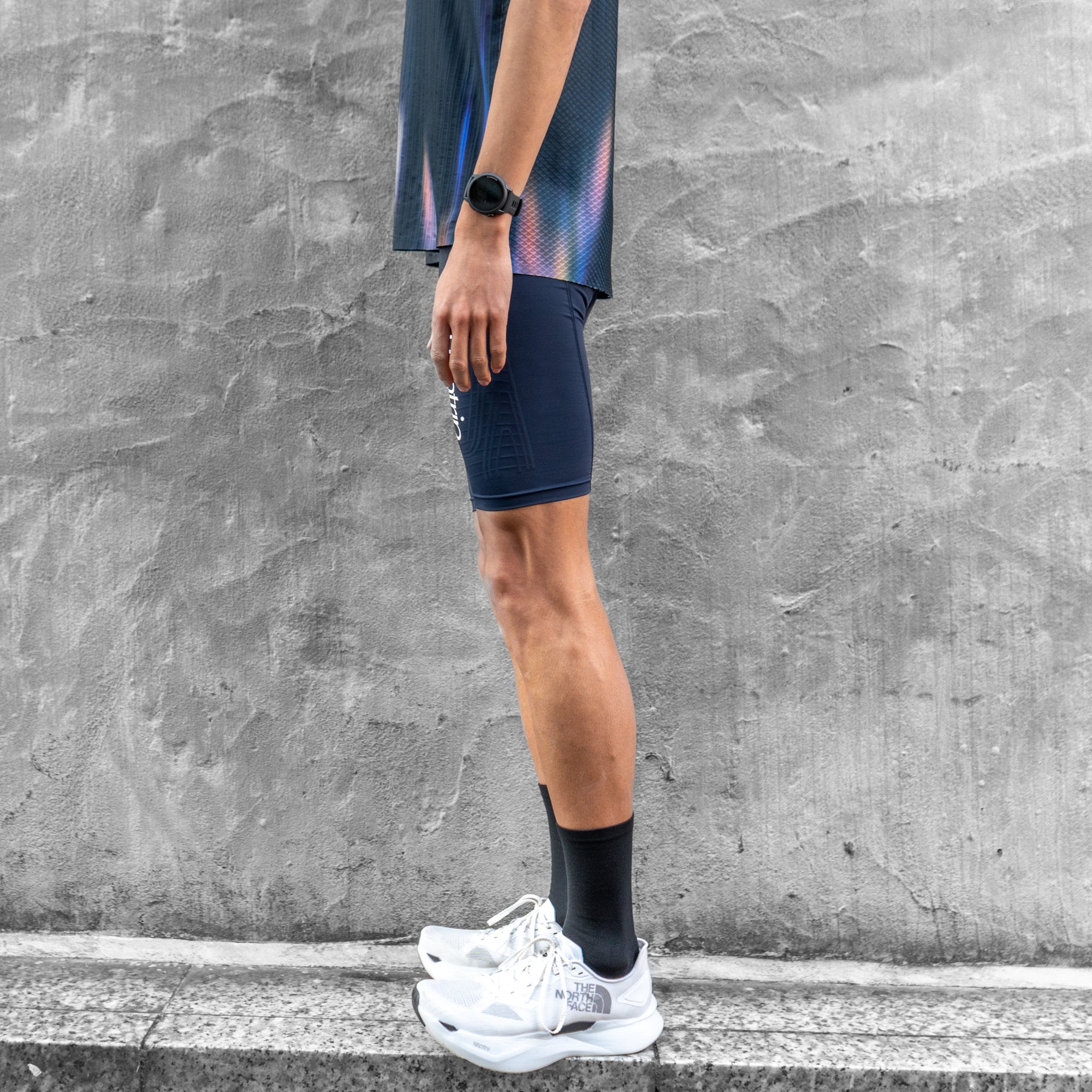 2XU × Runtrip エリートMCS ランコンプレッションレースショートタイツ (MDN / WHT)