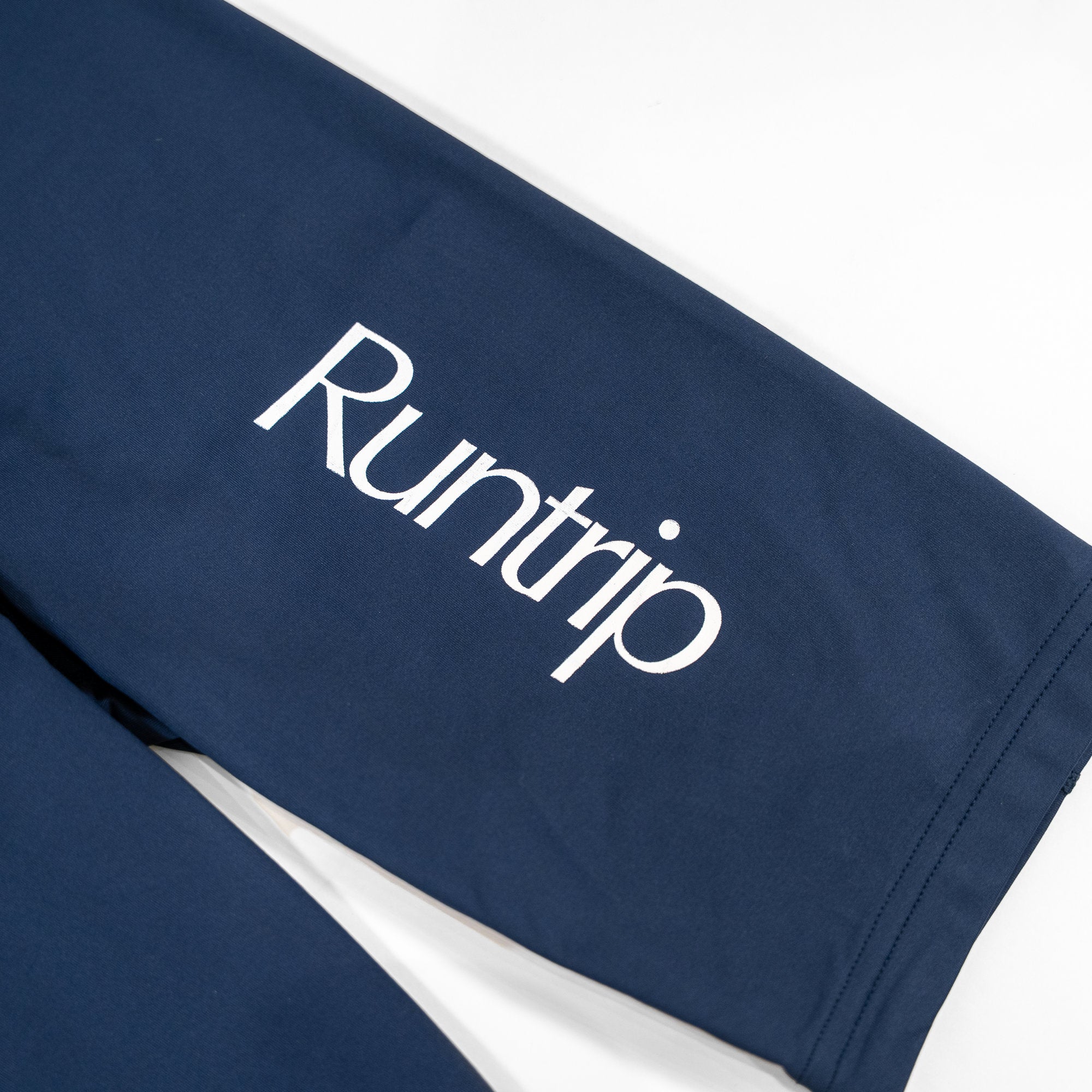 2XU × Runtrip エリートMCS ランコンプレッションレースショートタイツ (MDN / WHT)