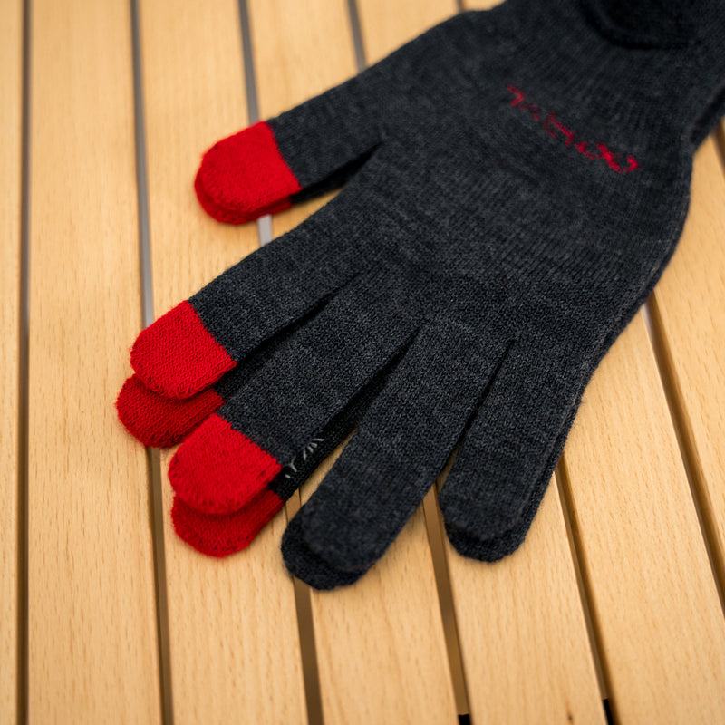 R×L｜メリノグローブ ミッドG / Runtripコラボ限定カラー (Charcoal × Red)