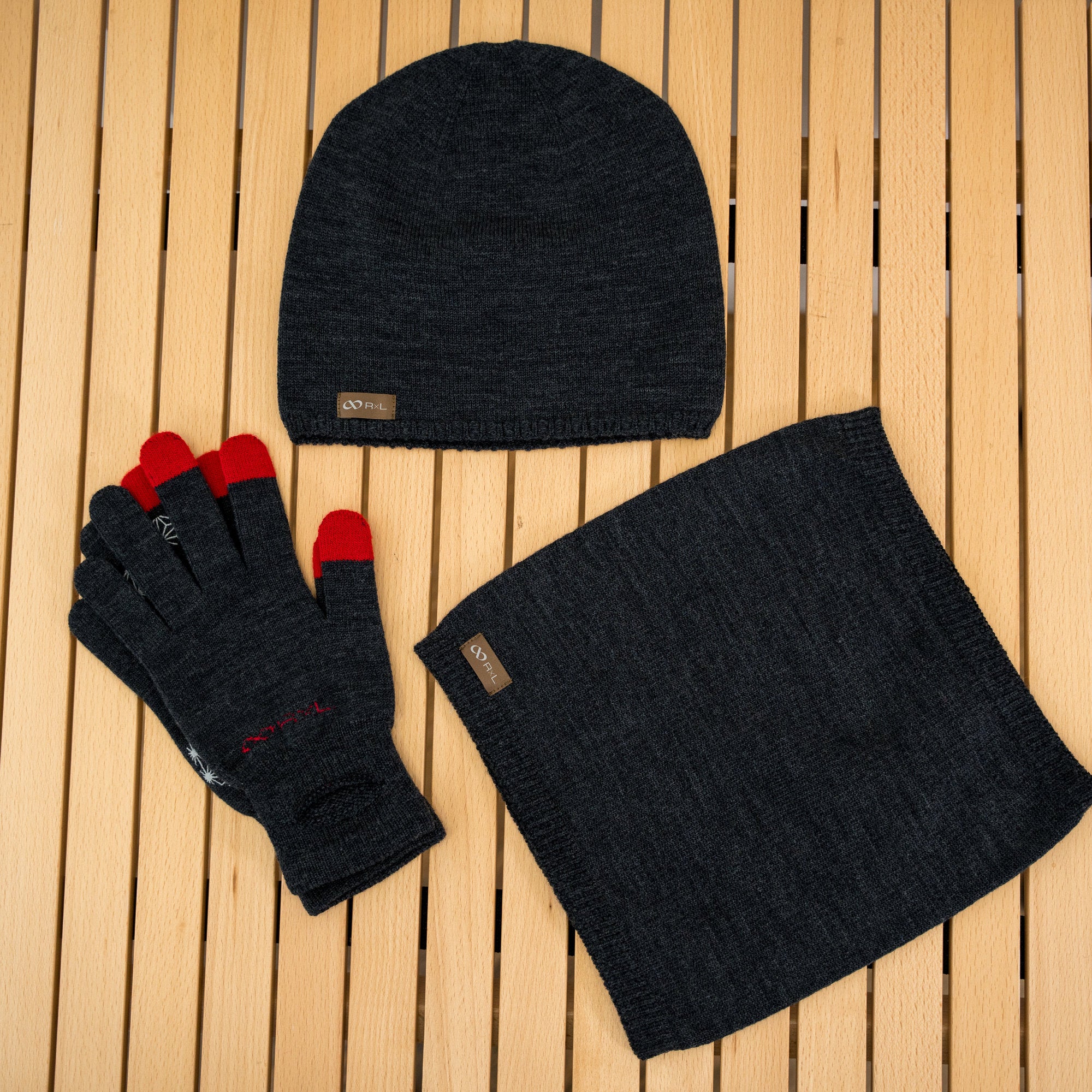 R×L｜メリノグローブ ミッドG / Runtripコラボ限定カラー (Charcoal × Red)