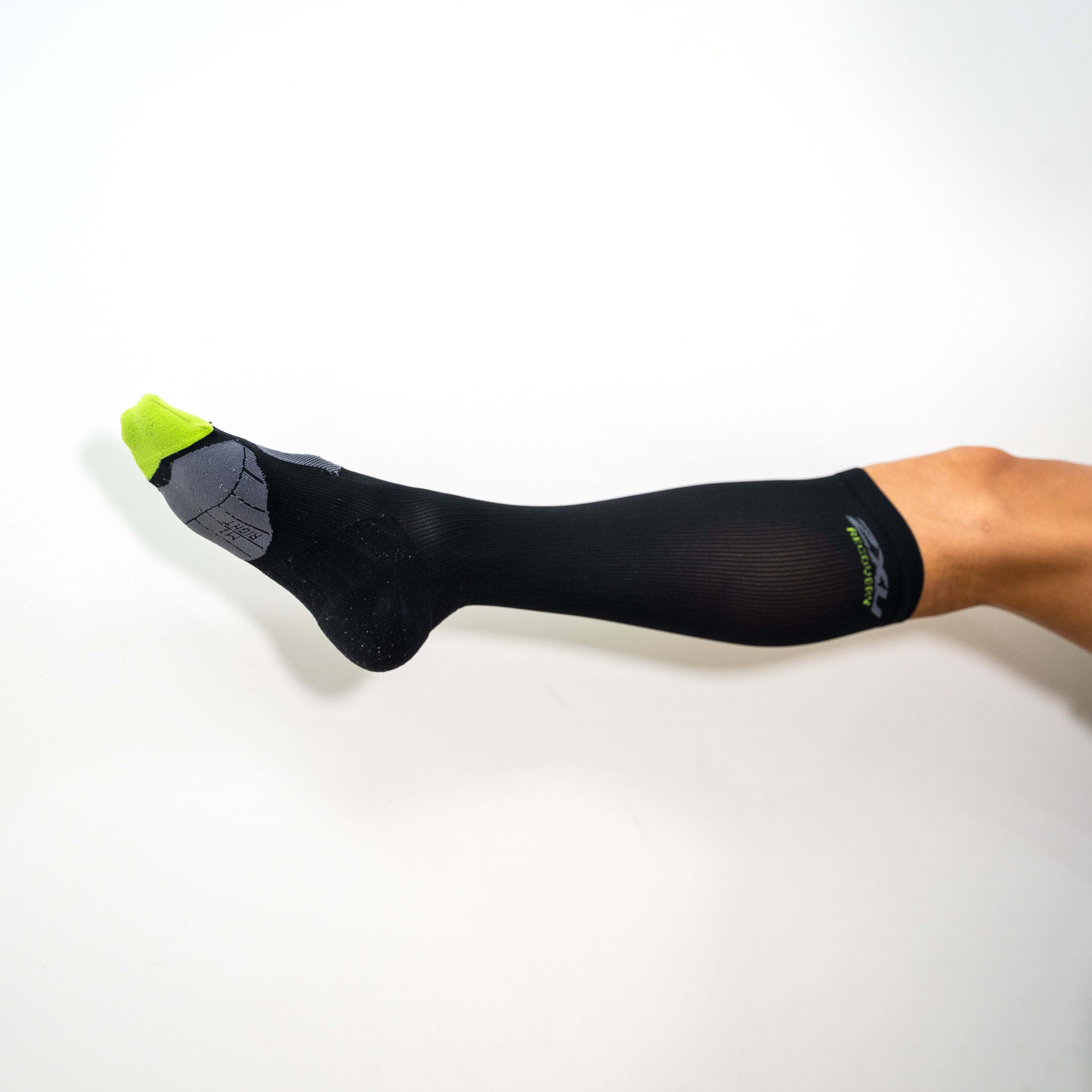 2XU | コンプレッションリカバリーソックス – Runtrip Store