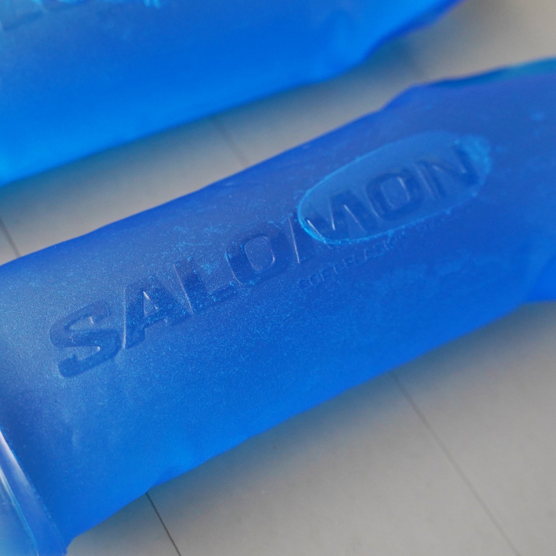 SALOMON ACTIVE SKIN 8 SET ユニセックス ランニングベスト（フラスク付）