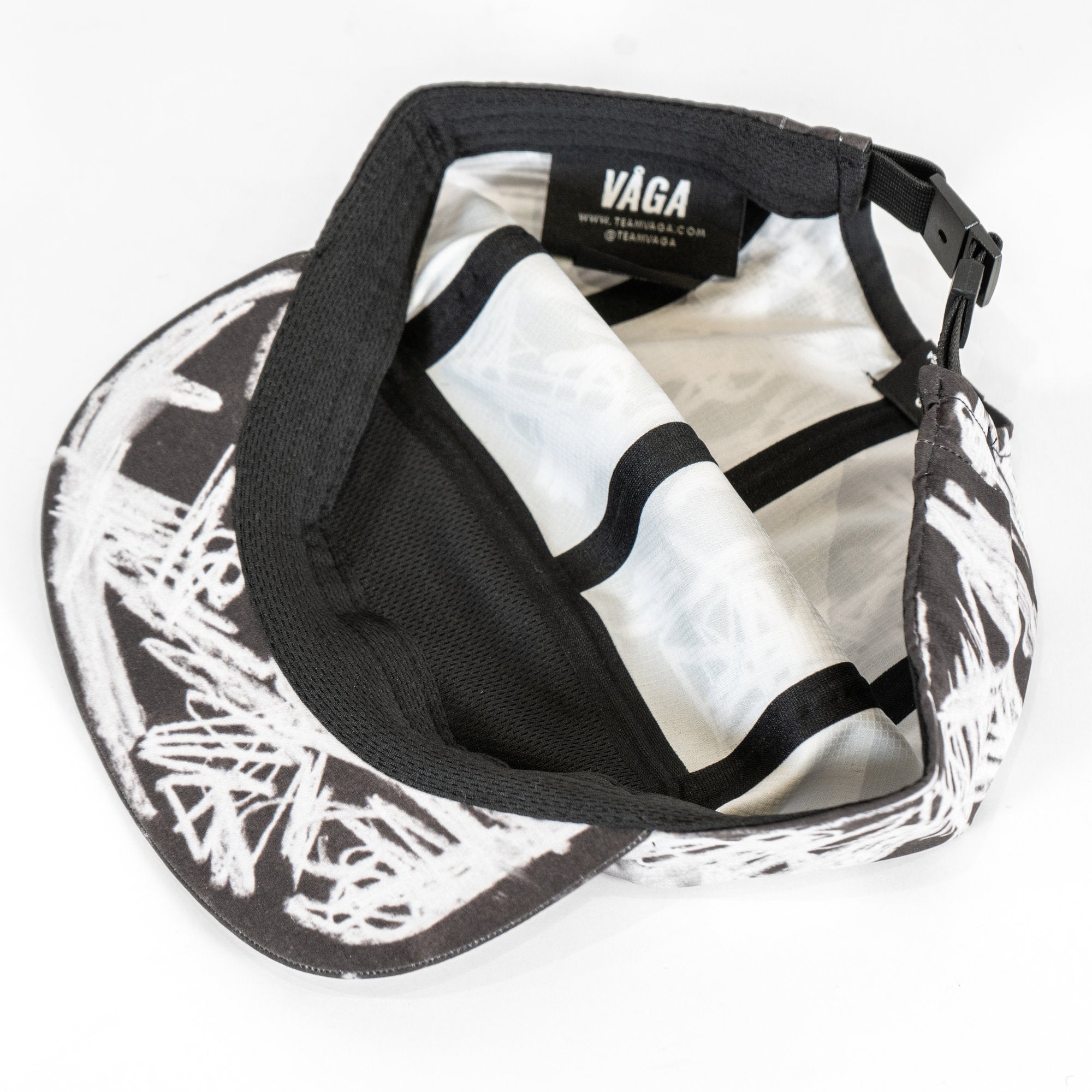 VAGA SCRIBBLE CAP（BLACK / WHITE）