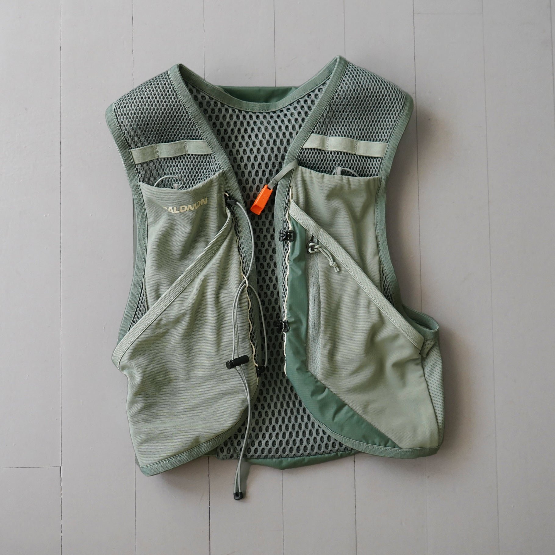 SALOMON ACTIVE SKIN 8 SET ユニセックス ランニングベスト（フラスク付）