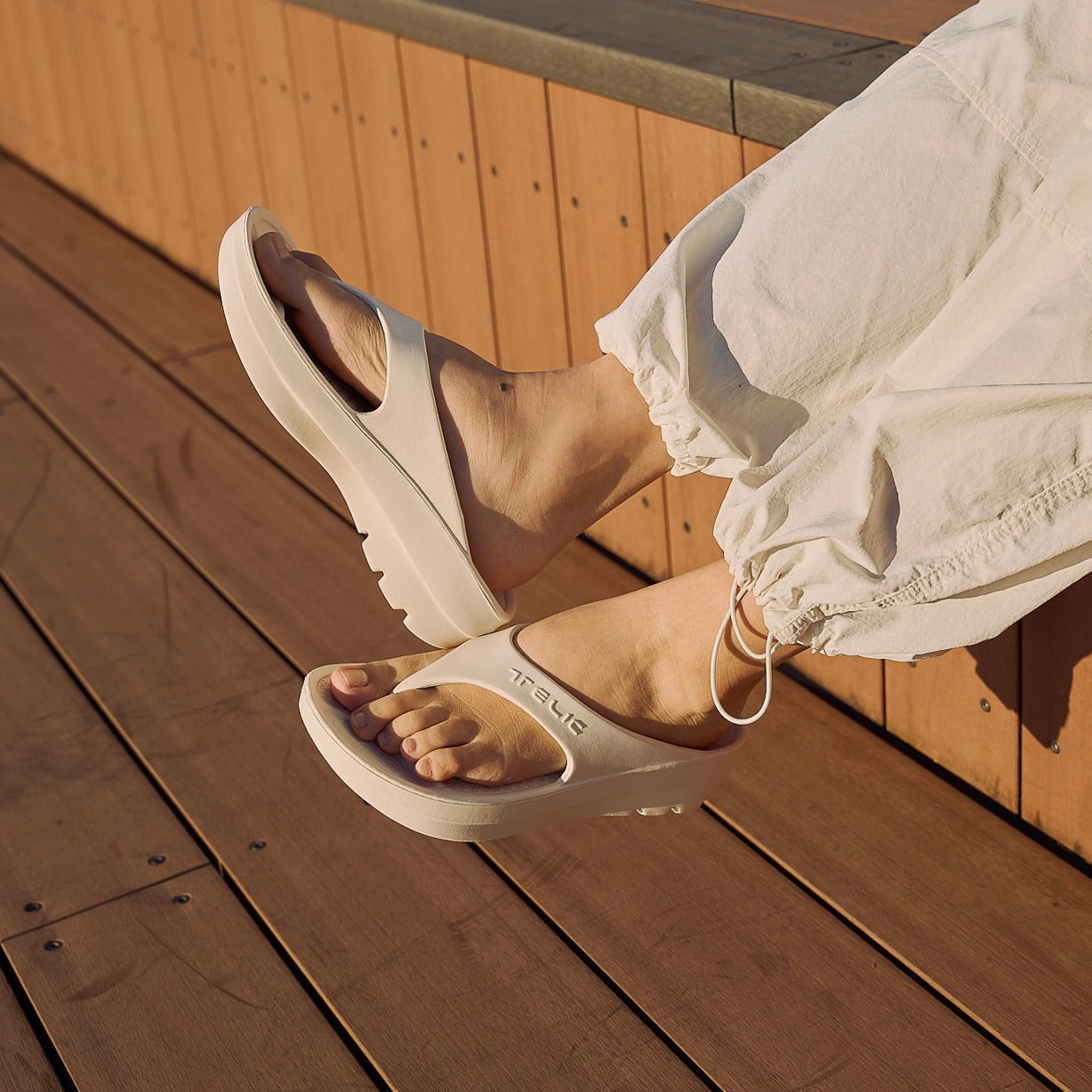 TELICリカバリーサンダル W-FLIPFLOP (Ivory) – Runtrip Store