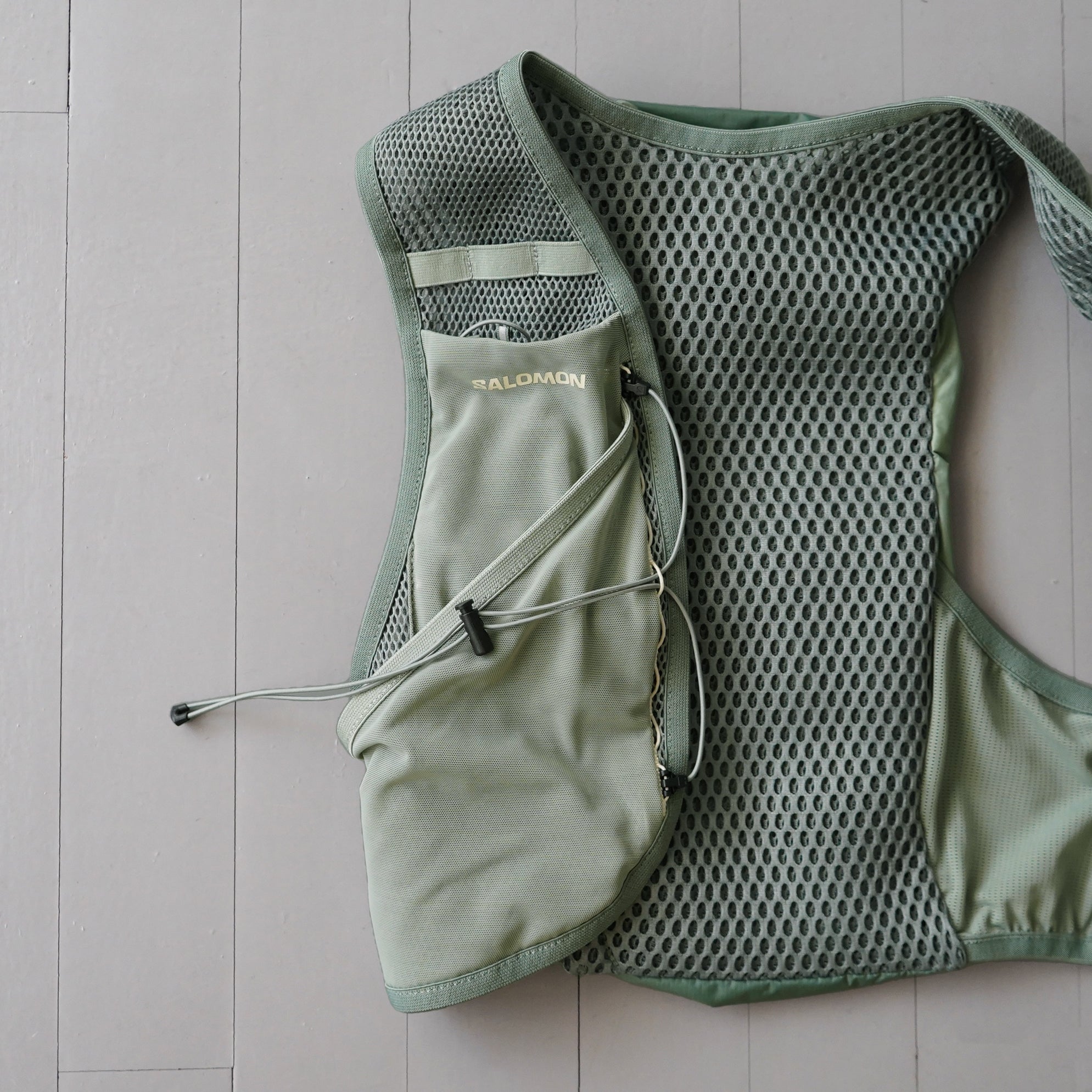 SALOMON ACTIVE SKIN 8 SET ユニセックス ランニングベスト（フラスク付）