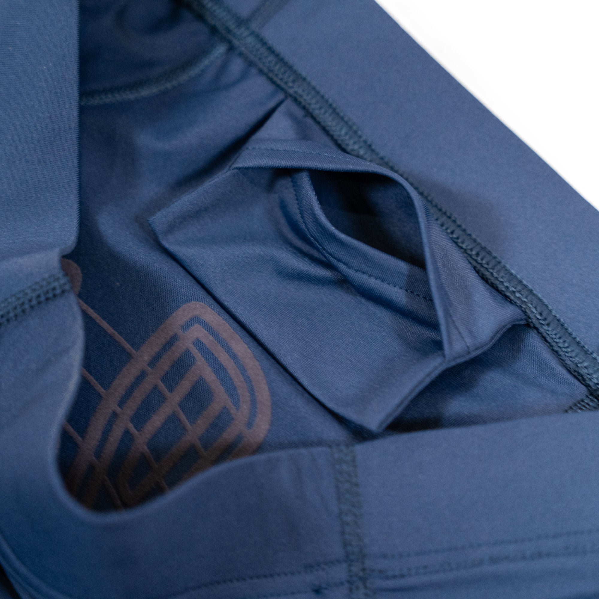 2XU × Runtrip エリートMCS ランコンプレッションレースショートタイツ (MDN / WHT)