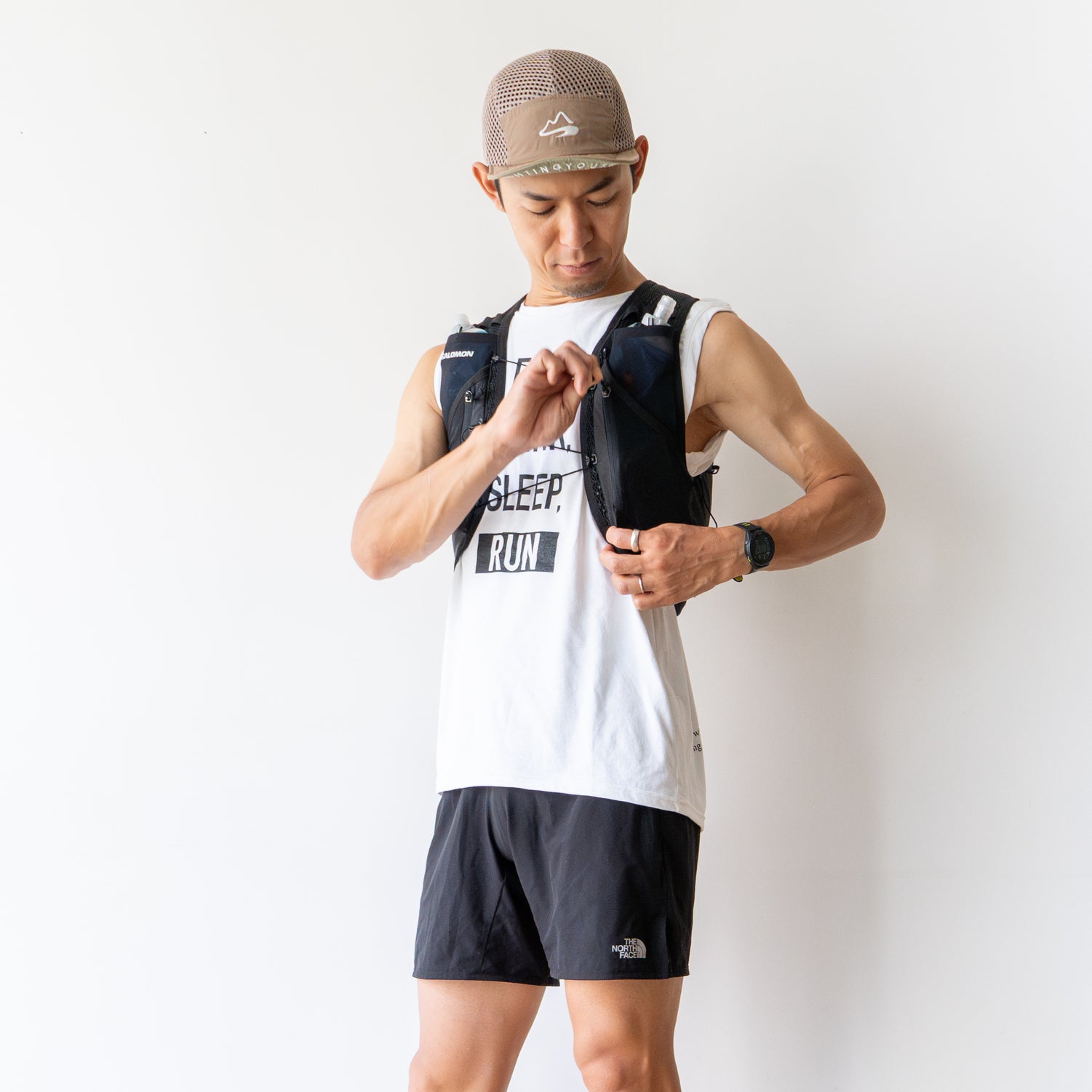 SALOMON ACTIVE SKIN 12 SET ユニセックス ランニングベスト（フラスク付）