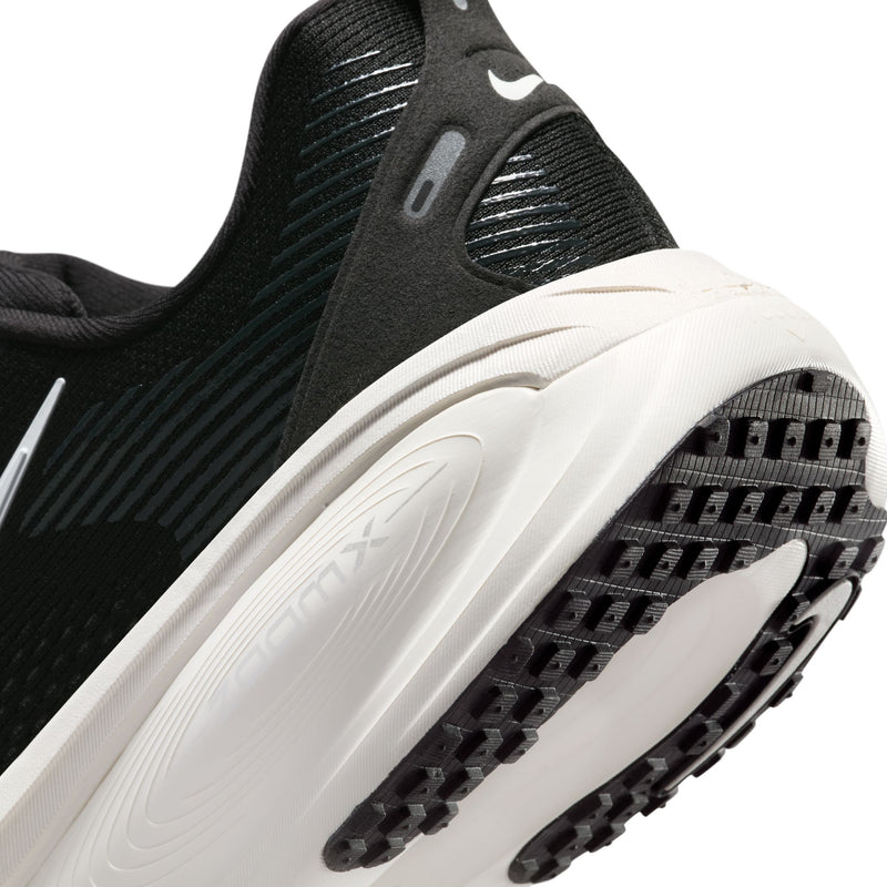 NIKE Vomero 18 (Men's)