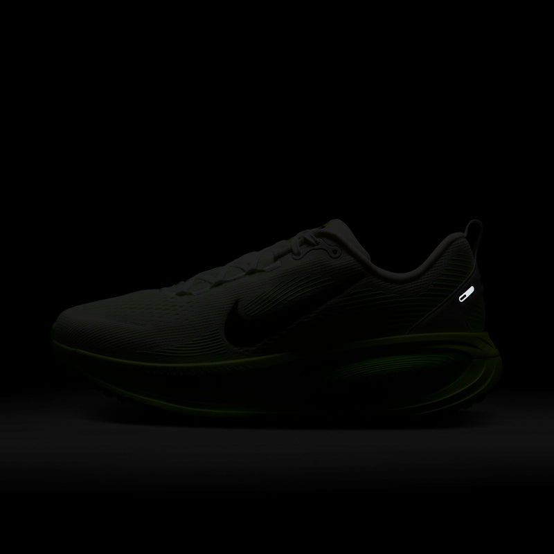 NIKE Vomero 18 (Men's)
