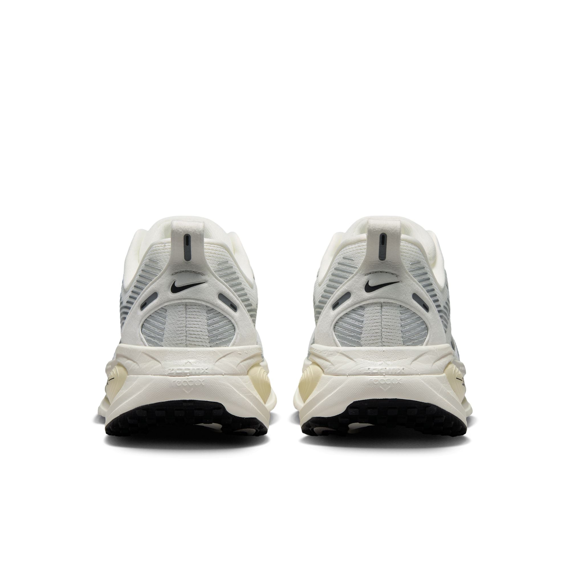 NIKE Vomero 18 (Women's)