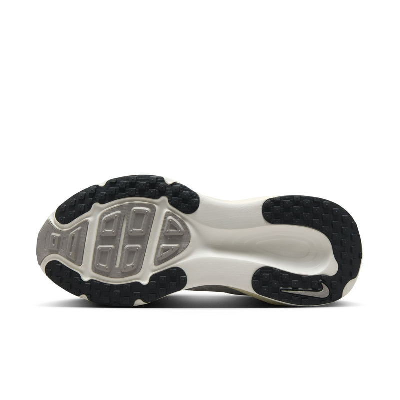 NIKE Vomero 18 (Women's)