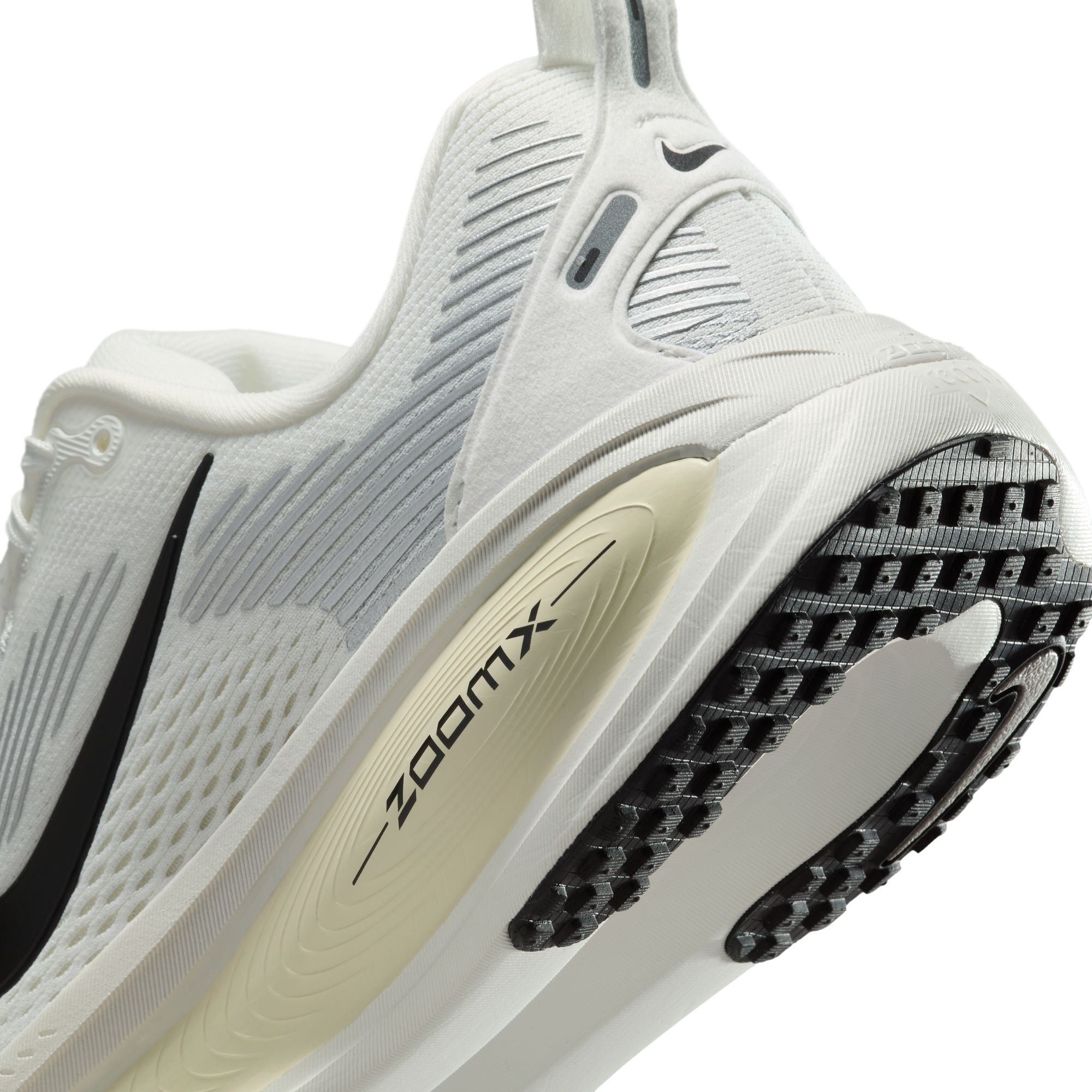 NIKE Vomero 18 (Women's)