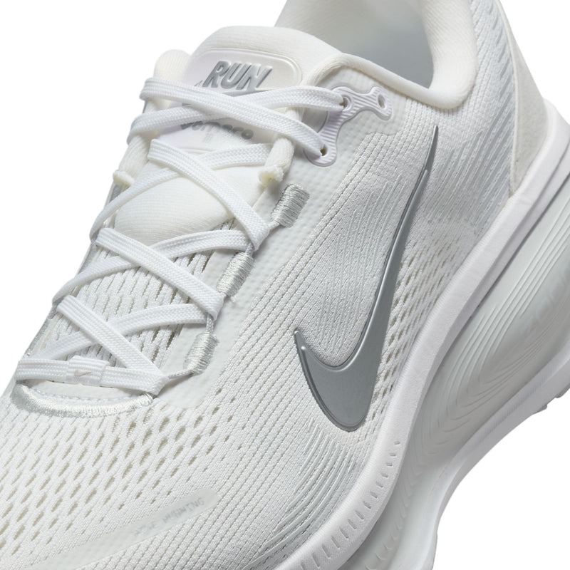 NIKE Vomero 18 (Women's)