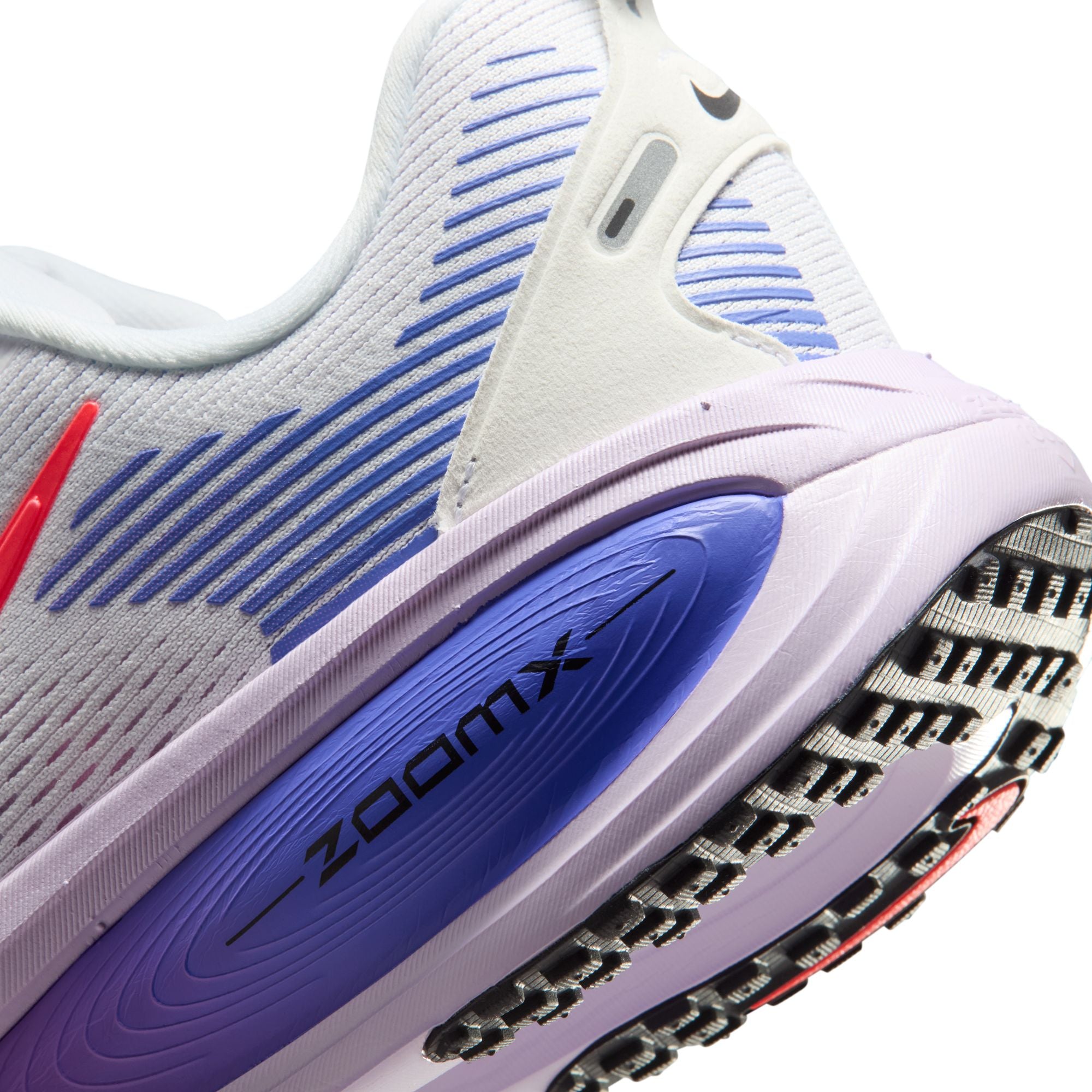 薄紫コア 18個 NIKE Vomero 18 (Women's) White/Violet Mist/Sapphire/Hot Lava