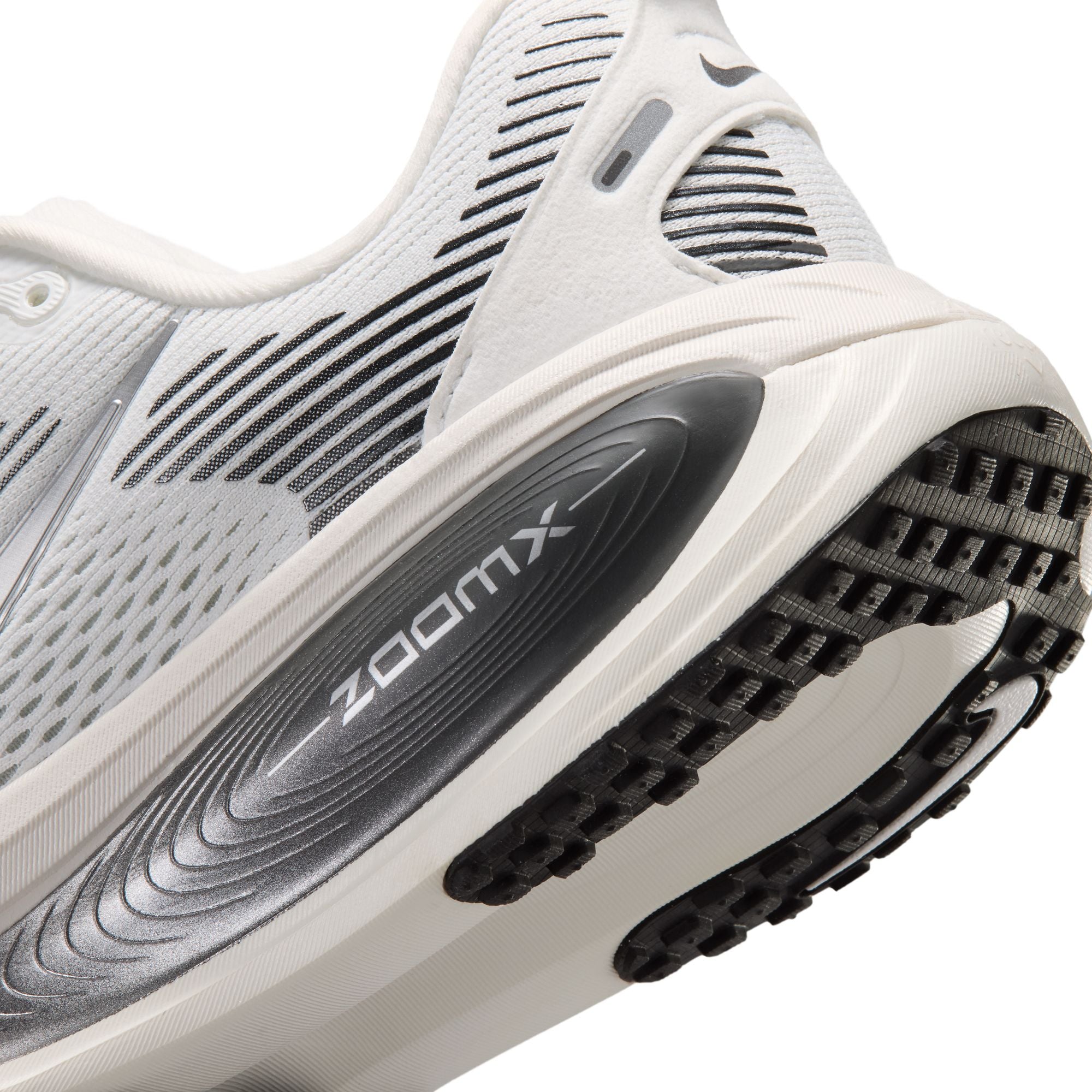 NIKE Vomero 18 ESS (Women's) SUMMIT WHITE/MTLC SILVER-SAIL-PHOTON