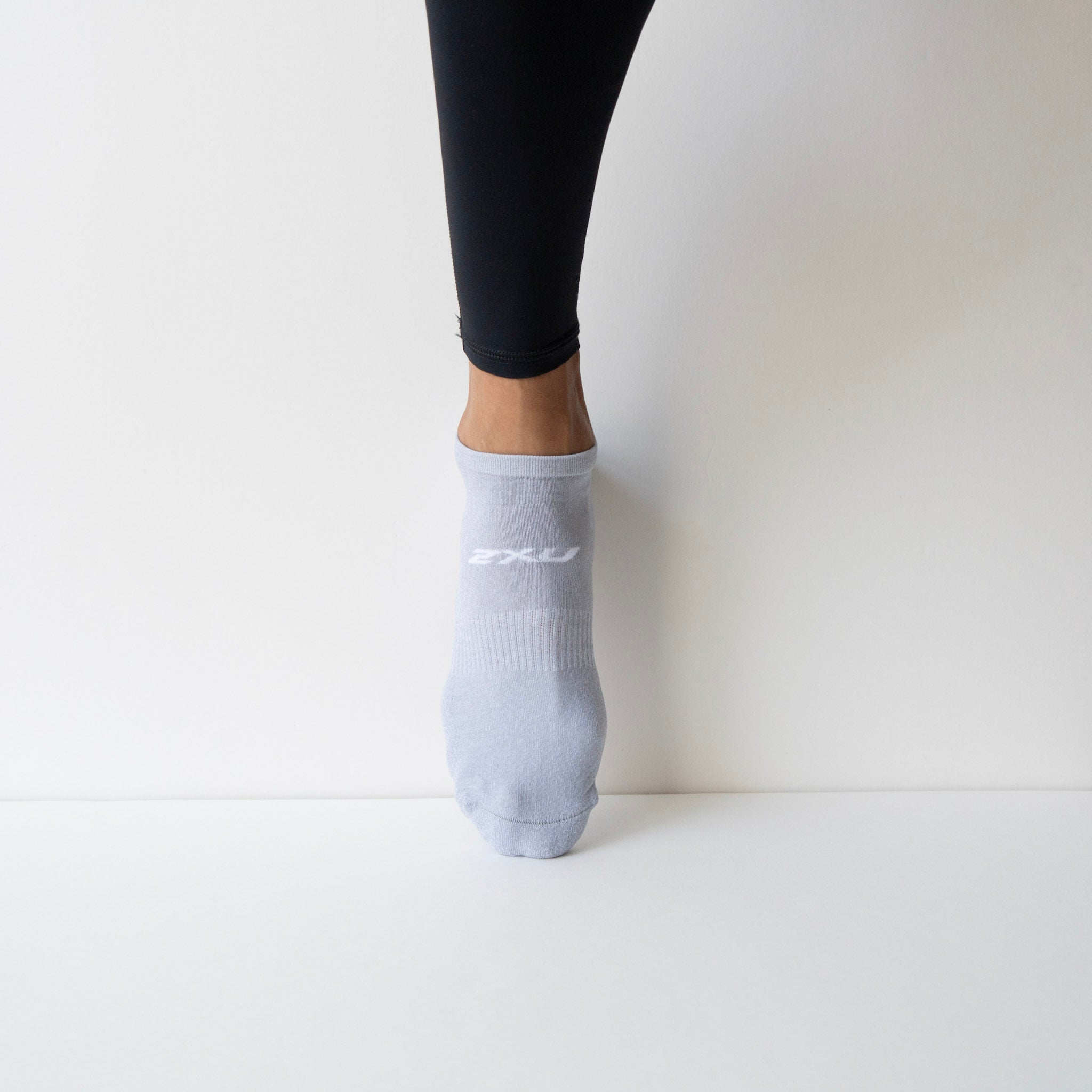 2XU アンクルソックス 3足パック – Runtrip Store