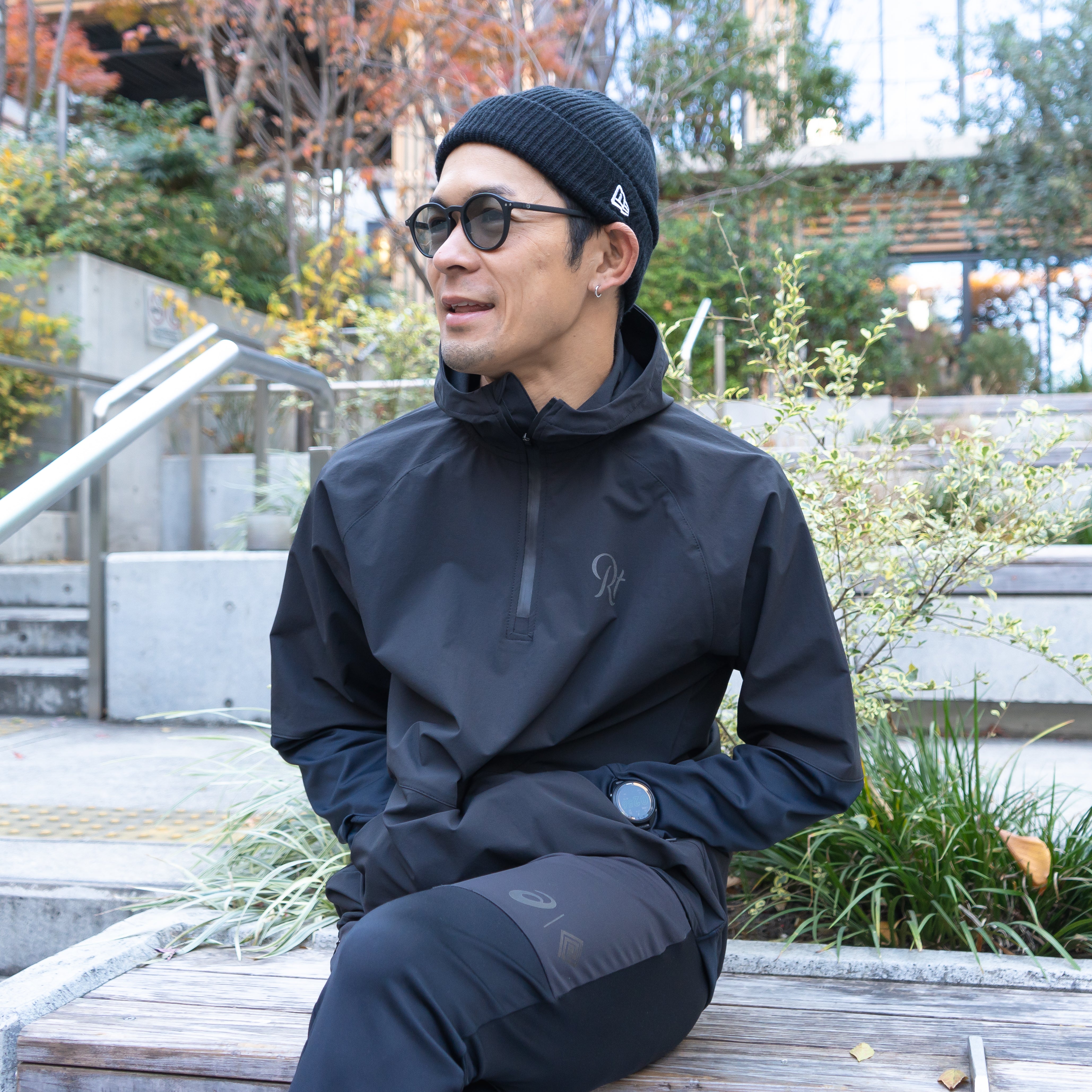 THE RUNNING JACKET by Runtrip Pull Over (Black)
