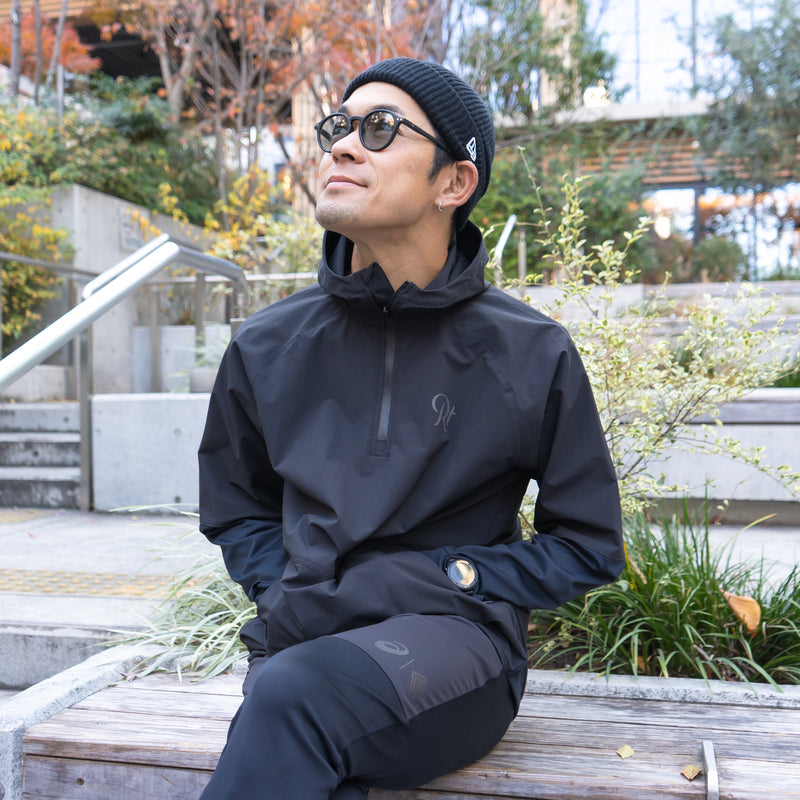 THE RUNNING JACKET by Runtrip Pull Over (Black)