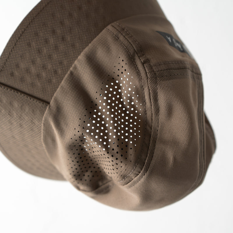 VAGA FEATHER BUCKET HAT (SAND / BLACK)