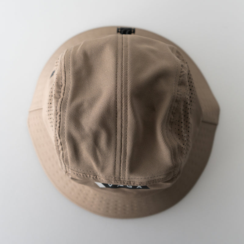 VAGA FEATHER BUCKET HAT (SAND / BLACK)