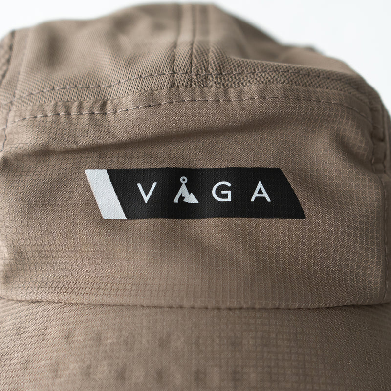 VAGA FEATHER BUCKET HAT (SAND / BLACK)