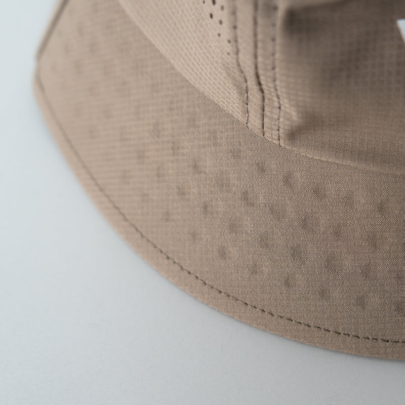 VAGA FEATHER BUCKET HAT (SAND / BLACK)