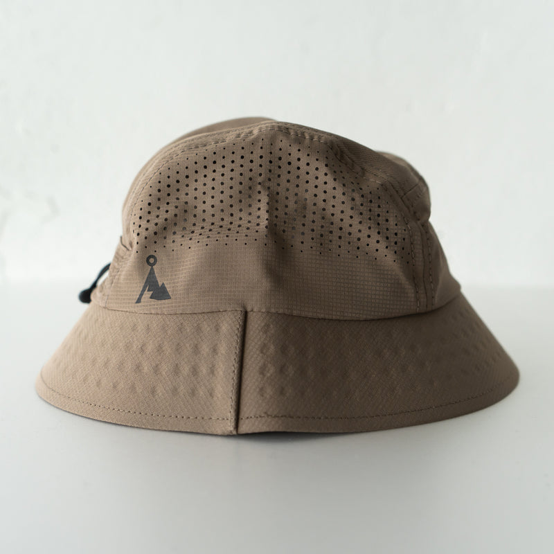 VAGA FEATHER BUCKET HAT (SAND / BLACK)