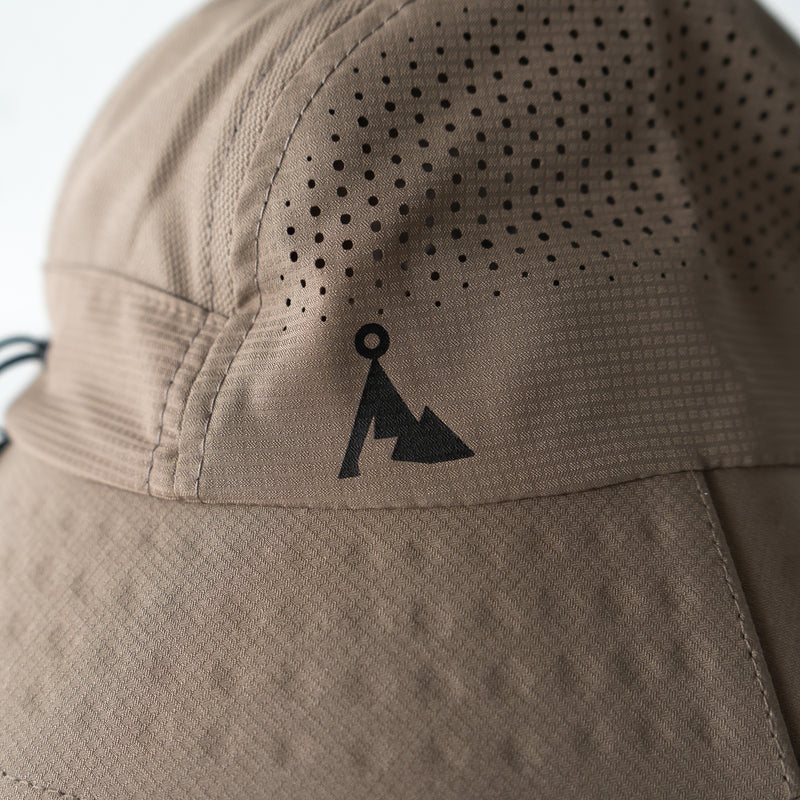 VAGA FEATHER BUCKET HAT (SAND / BLACK)