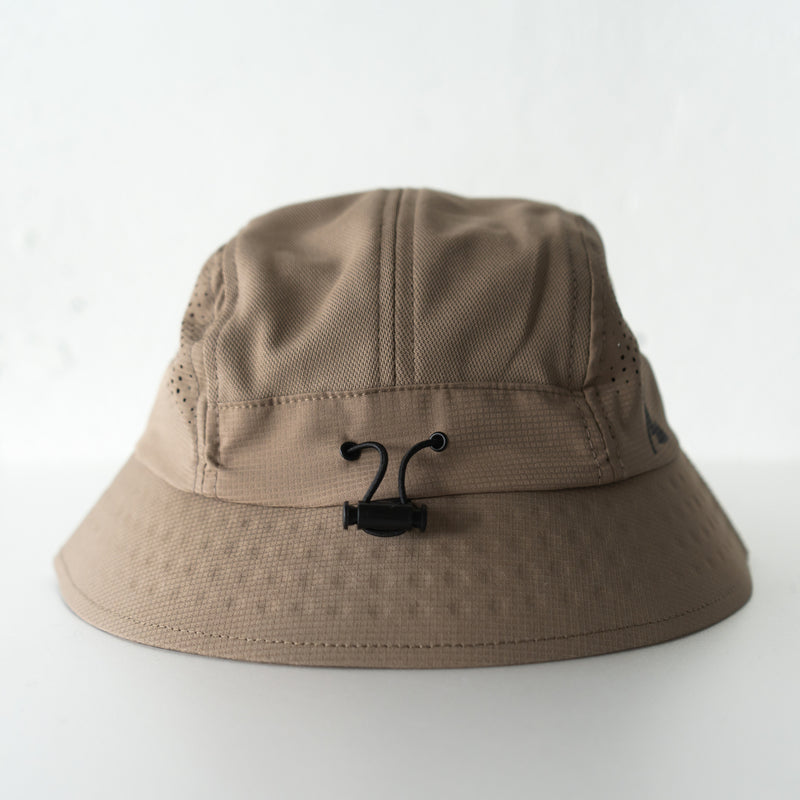 VAGA FEATHER BUCKET HAT (SAND / BLACK)