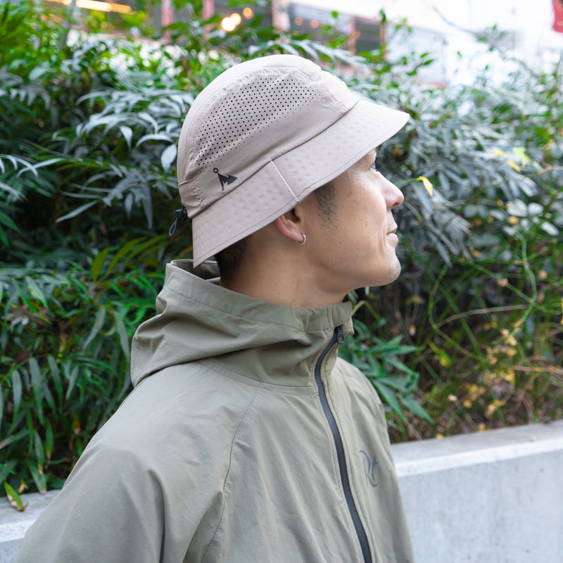 VAGA FEATHER BUCKET HAT (SAND / BLACK)